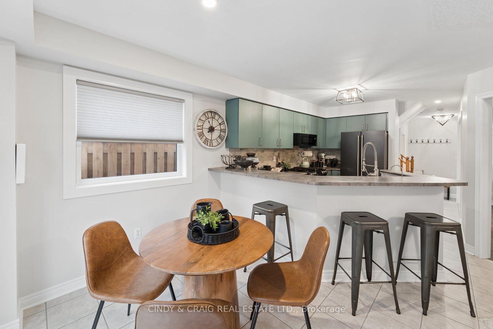 Photo 11 of 72 Lafayette Boulevard, Whitby, Williamsburg — HOMEH