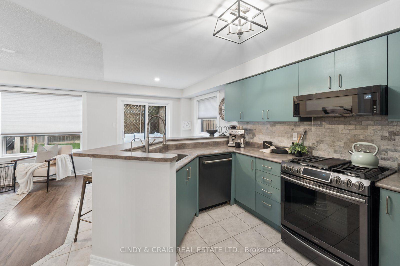 Photo 18 of 72 Lafayette Boulevard, Whitby, Williamsburg — HOMEH
