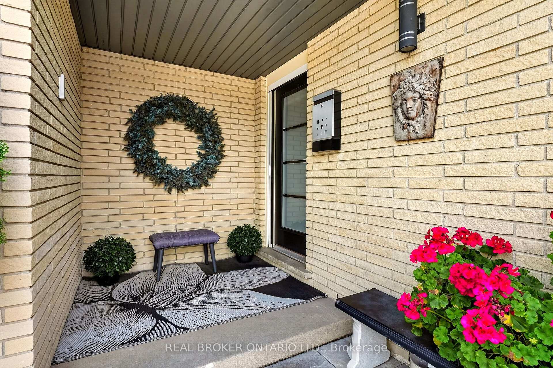 Photo 4 of 5 Hidden Court, Brantford, Cedarland — HOMEH