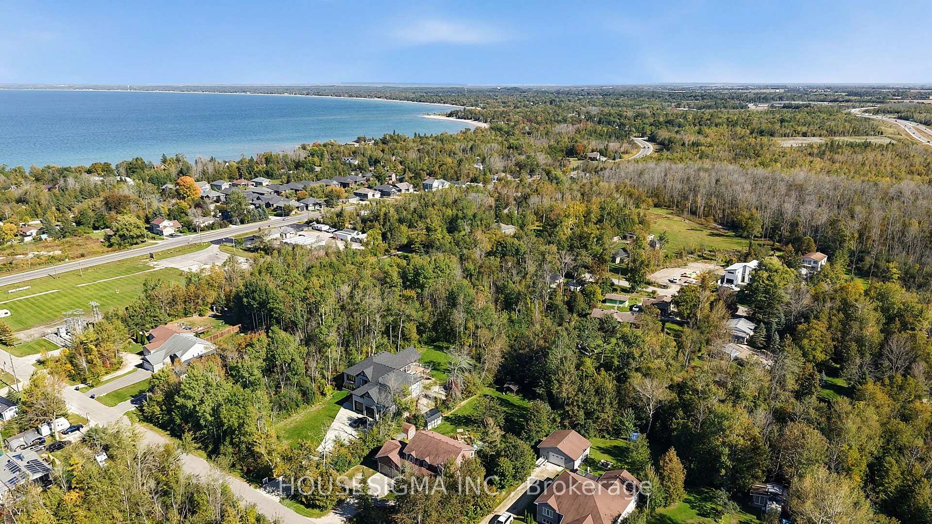 Photo 32 of 60 Robert Street S, Wasaga Beach — HOMEH