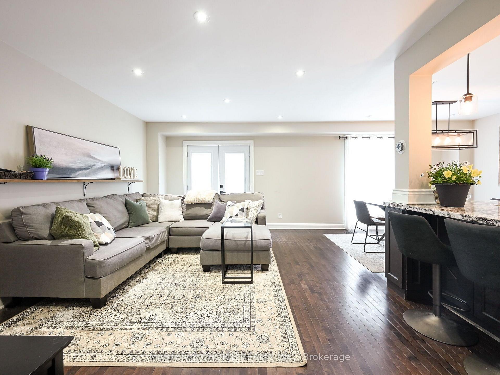 Photo 5 of 36 Sprucedale Court, Brampton, Heart Lake West — HOMEH
