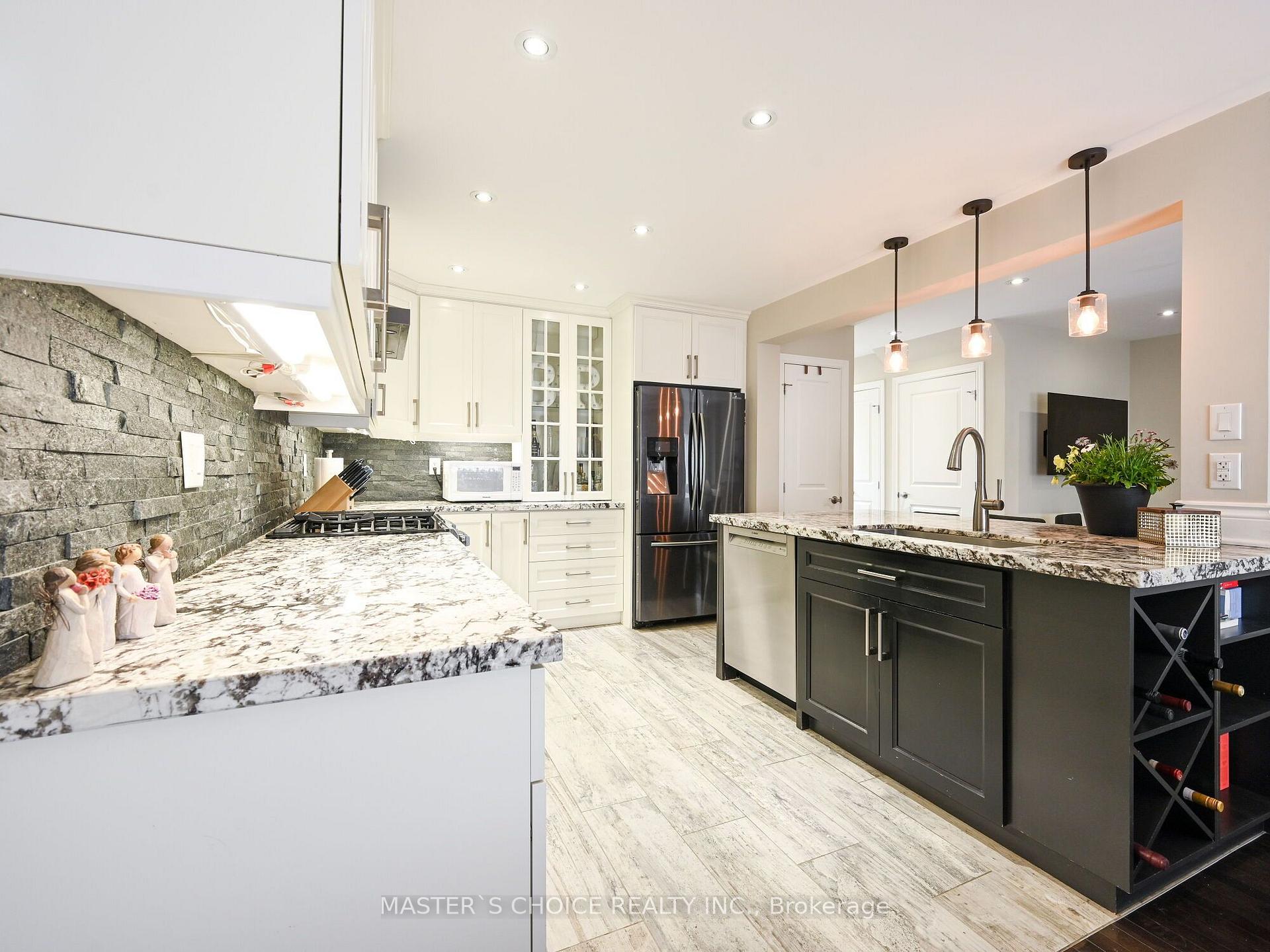 Photo 11 of 36 Sprucedale Court, Brampton, Heart Lake West — HOMEH