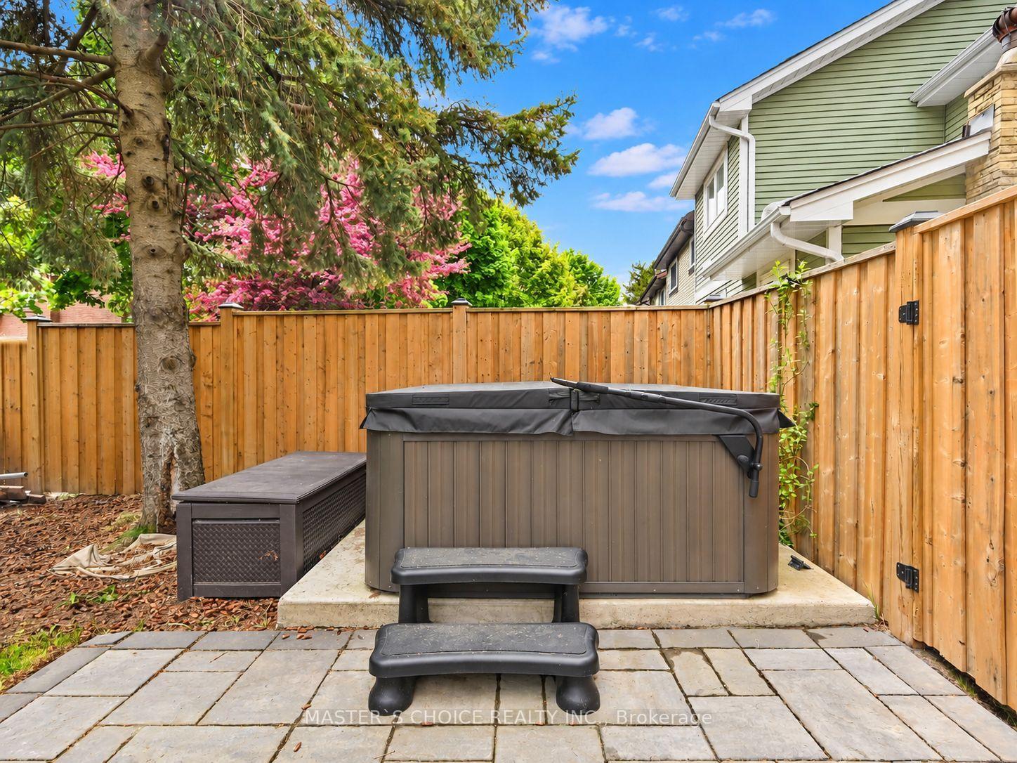 Photo 28 of 36 Sprucedale Court, Brampton, Heart Lake West — HOMEH