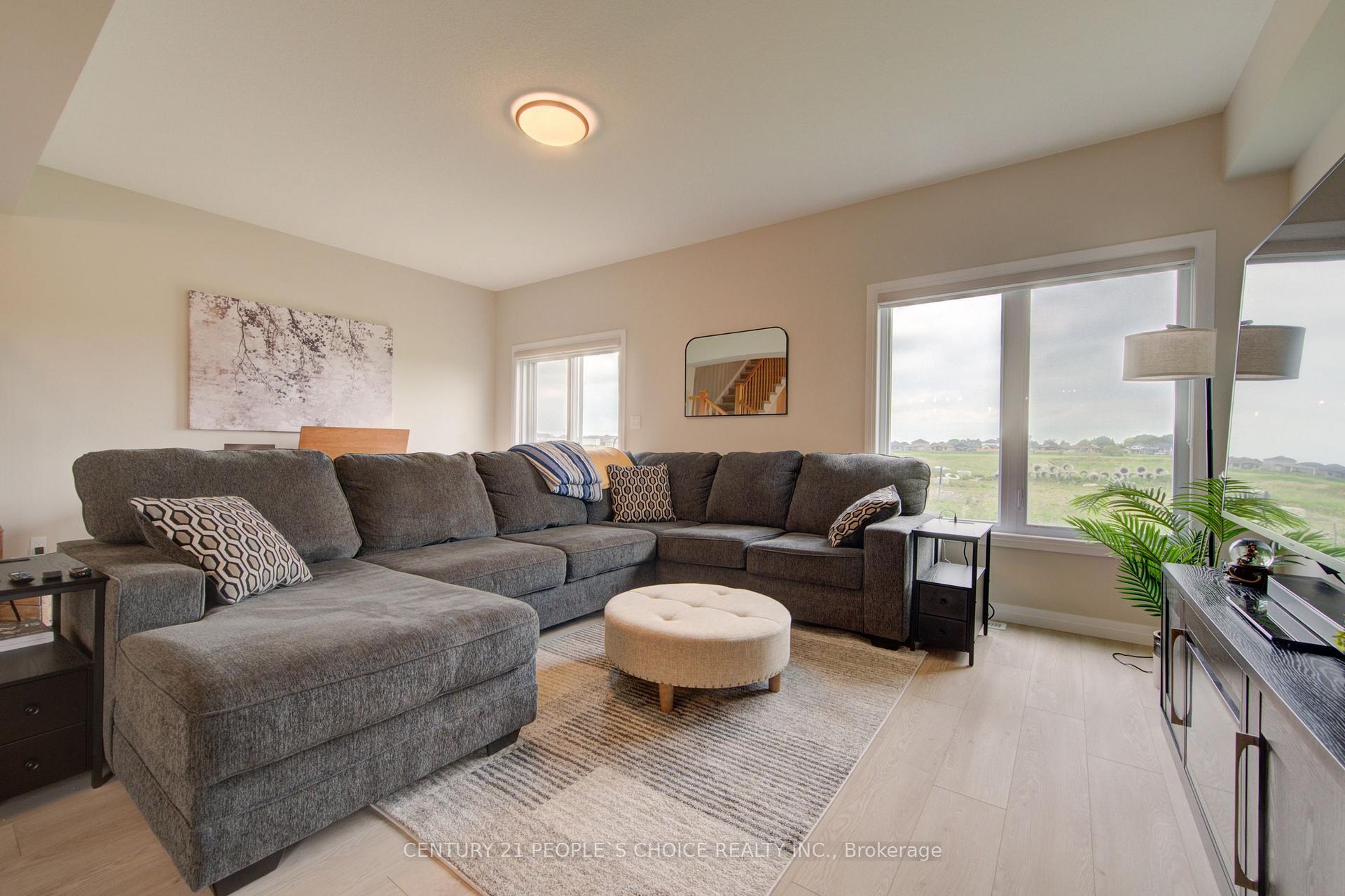 Photo 14 of 377 Bradshaw Drive, Stratford — HOMEH