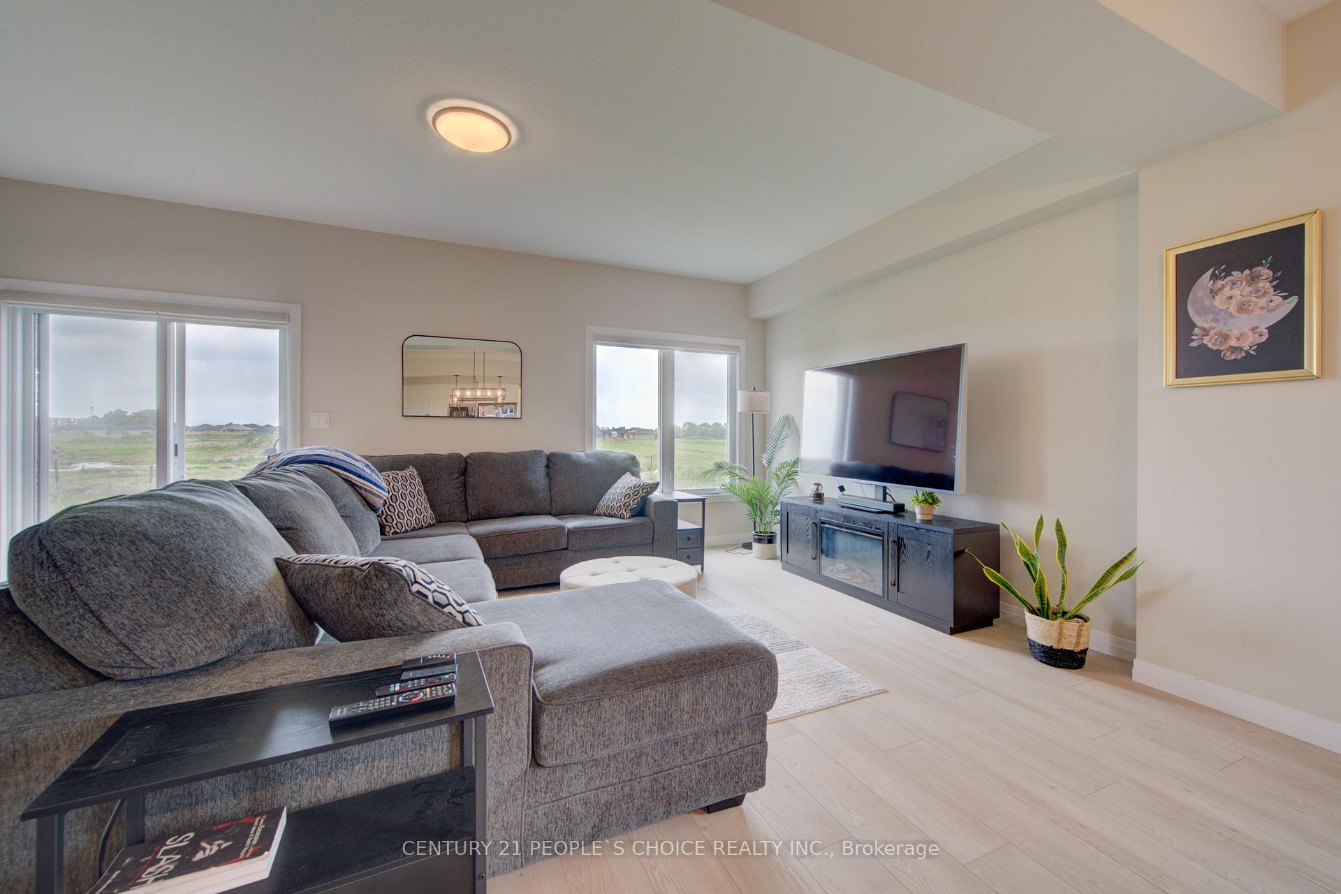 Photo 16 of 377 Bradshaw Drive, Stratford — HOMEH