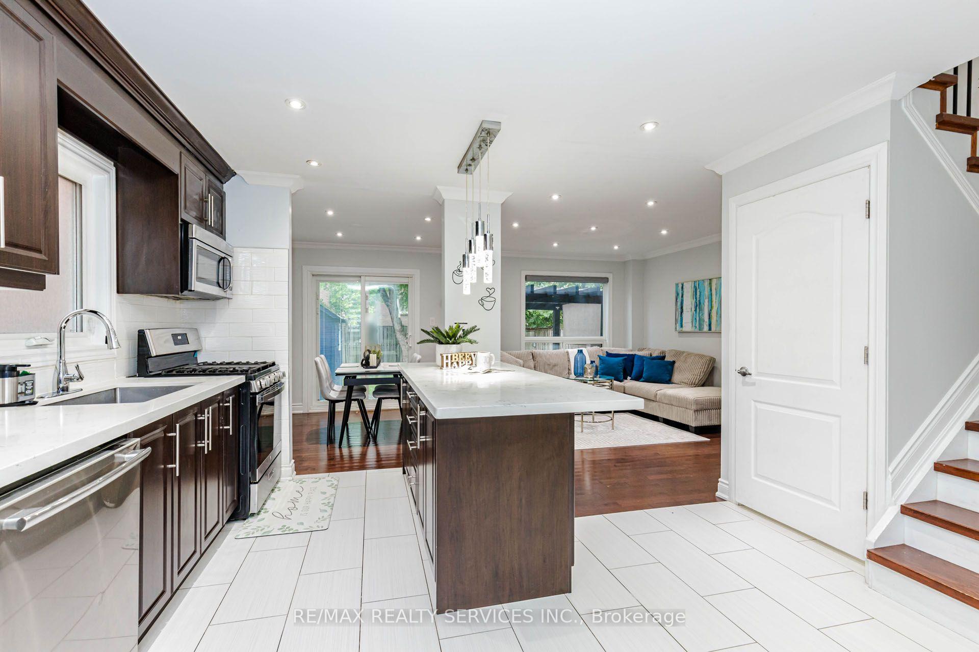 Photo 7 of 20 Murdoch Drive, Brampton, Northwood Park — HOMEH