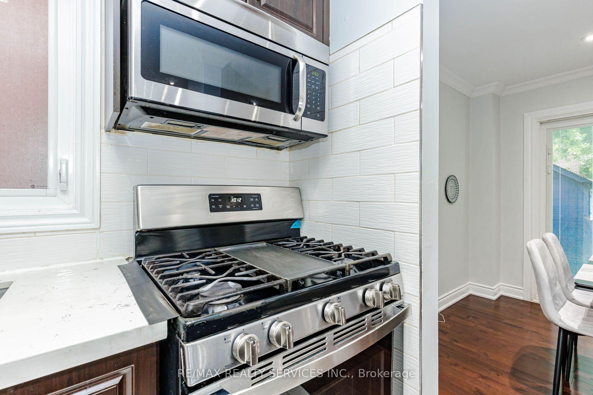 Photo 8 of 20 Murdoch Drive, Brampton, Northwood Park — HOMEH