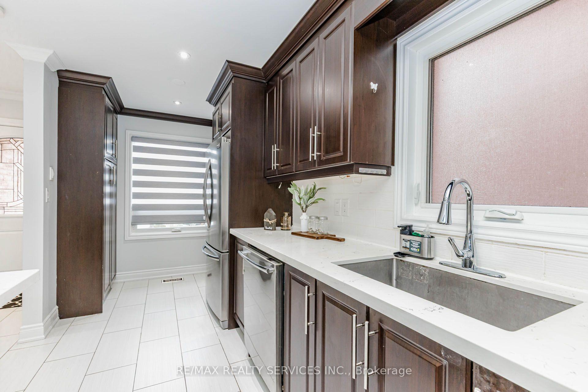 Photo 9 of 20 Murdoch Drive, Brampton, Northwood Park — HOMEH