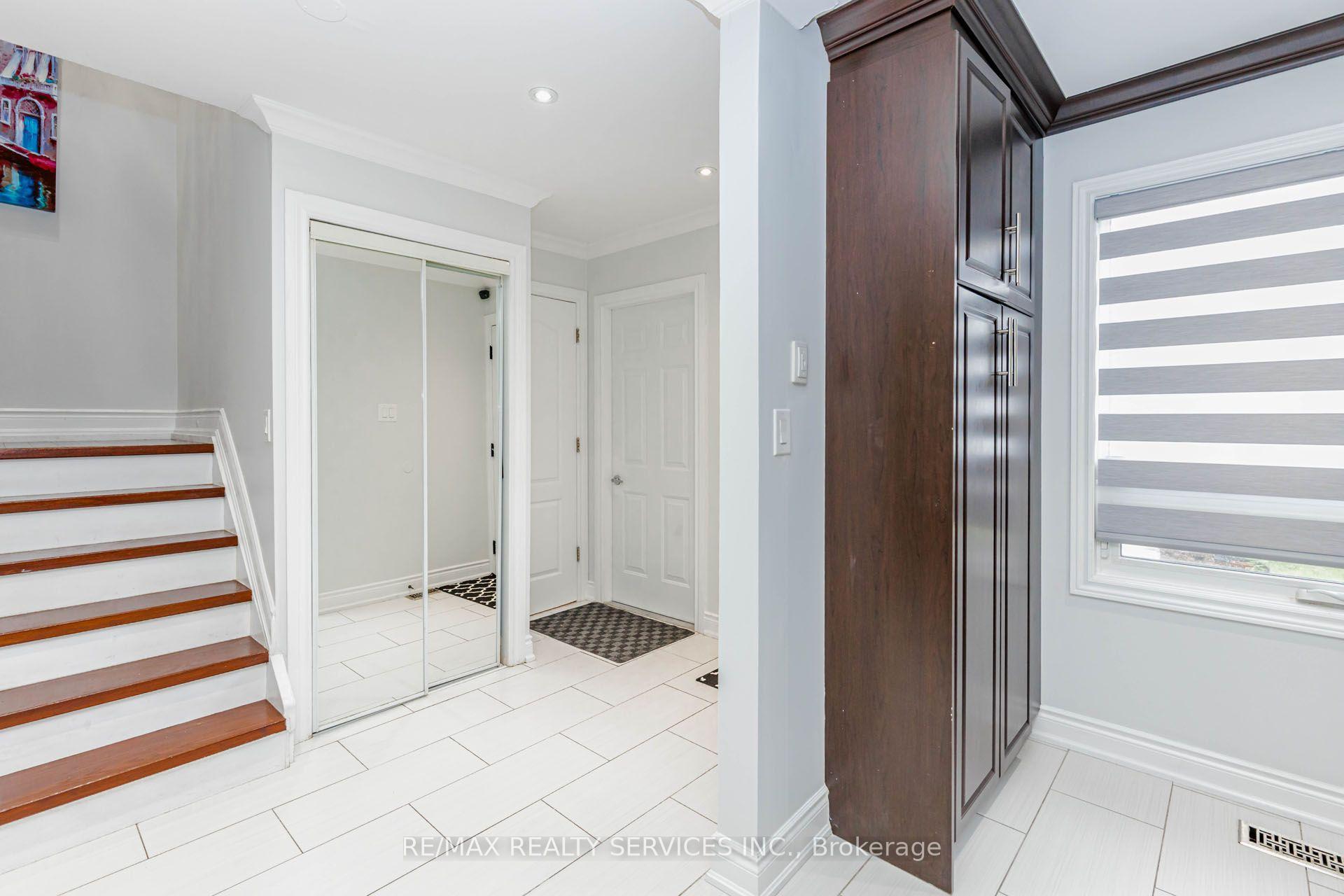 Photo 13 of 20 Murdoch Drive, Brampton, Northwood Park — HOMEH