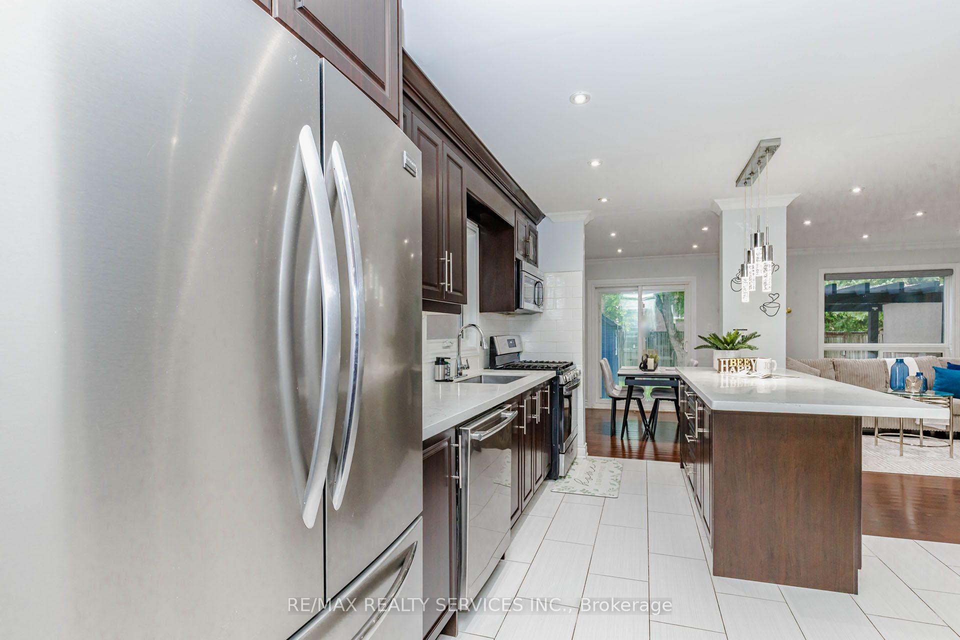 Photo 14 of 20 Murdoch Drive, Brampton, Northwood Park — HOMEH