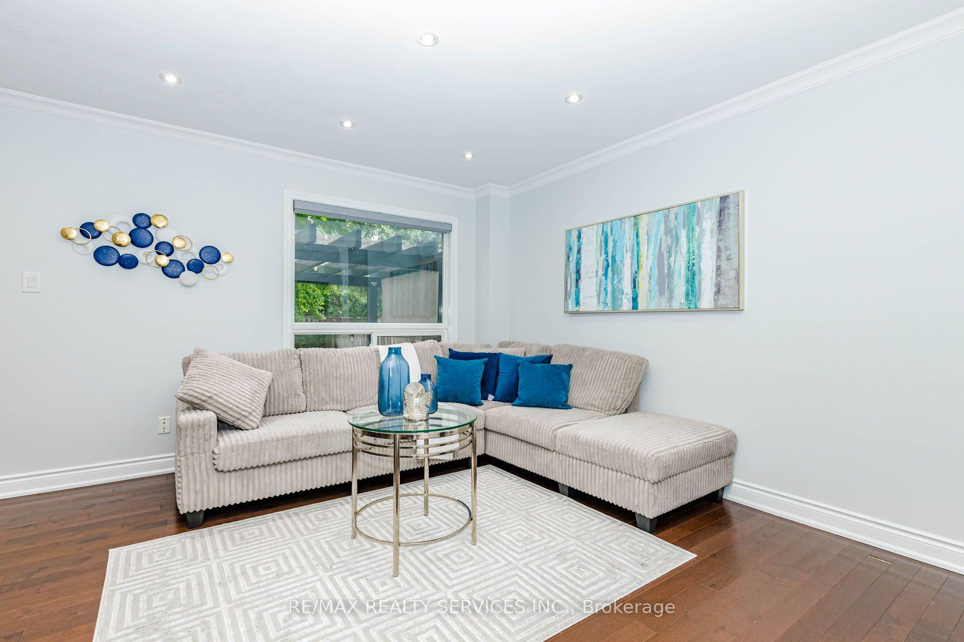 Photo 16 of 20 Murdoch Drive, Brampton, Northwood Park — HOMEH