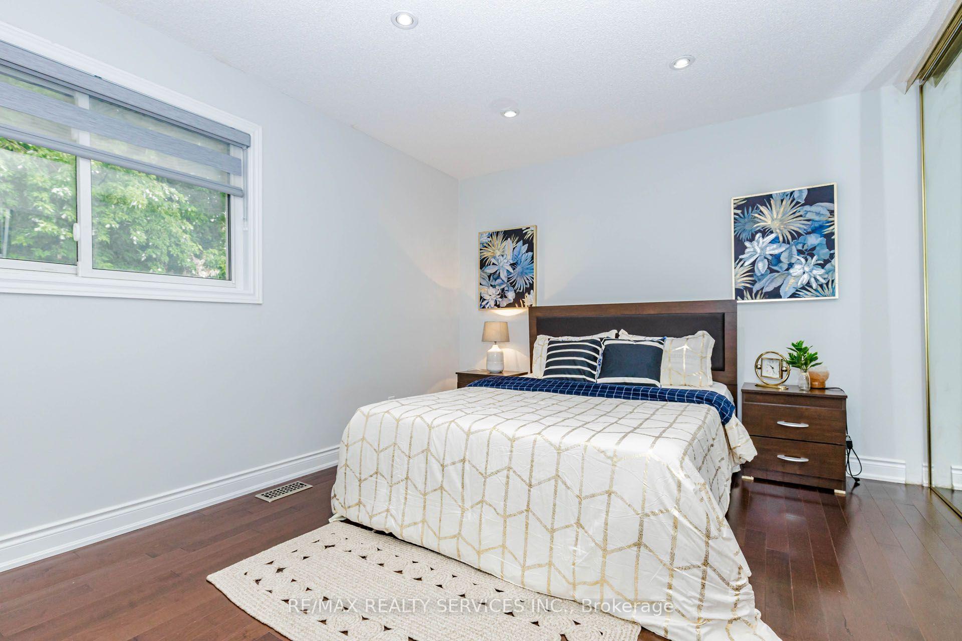 Photo 18 of 20 Murdoch Drive, Brampton, Northwood Park — HOMEH