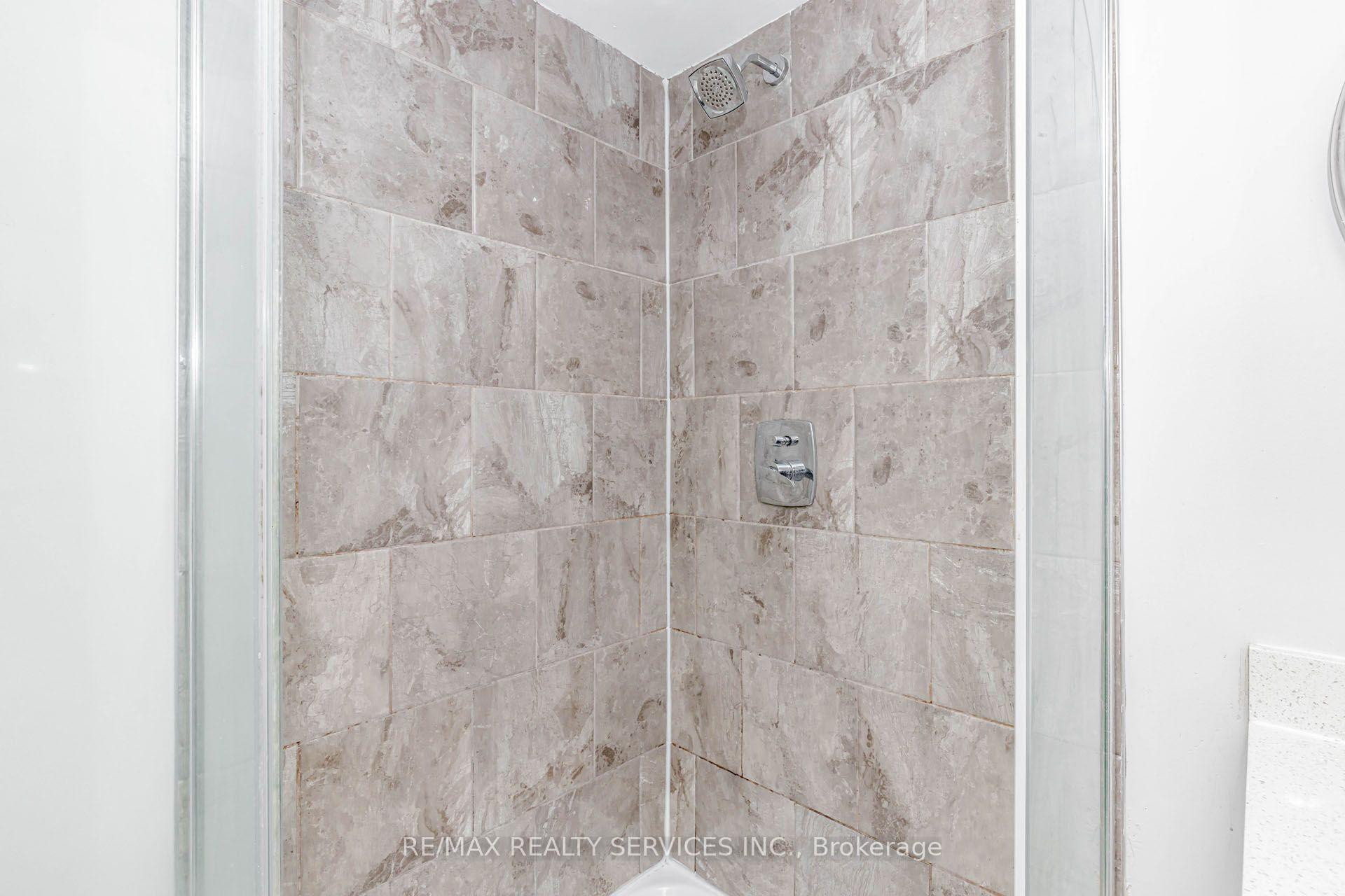 Photo 32 of 20 Murdoch Drive, Brampton, Northwood Park — HOMEH