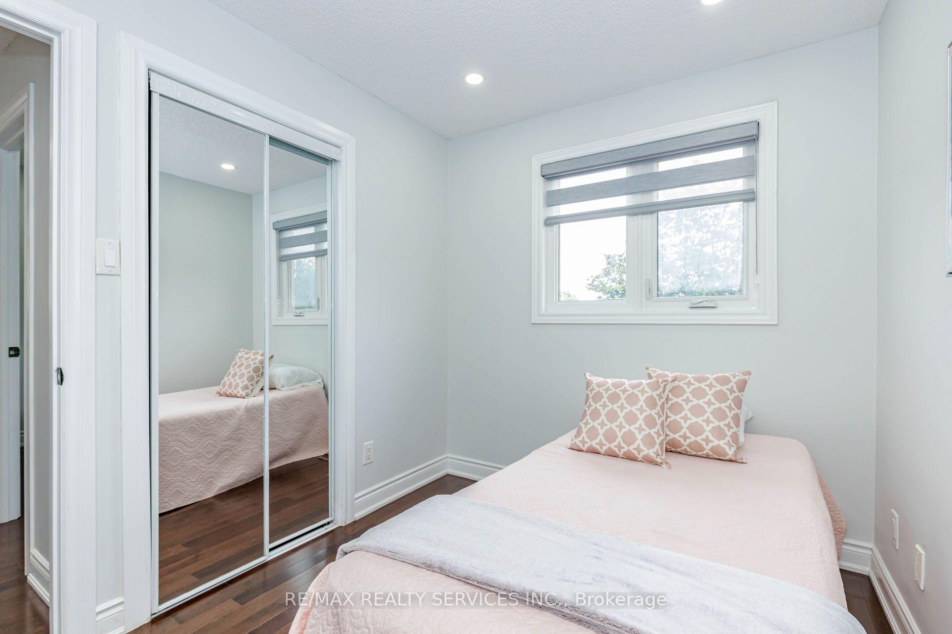 Photo 33 of 20 Murdoch Drive, Brampton, Northwood Park — HOMEH