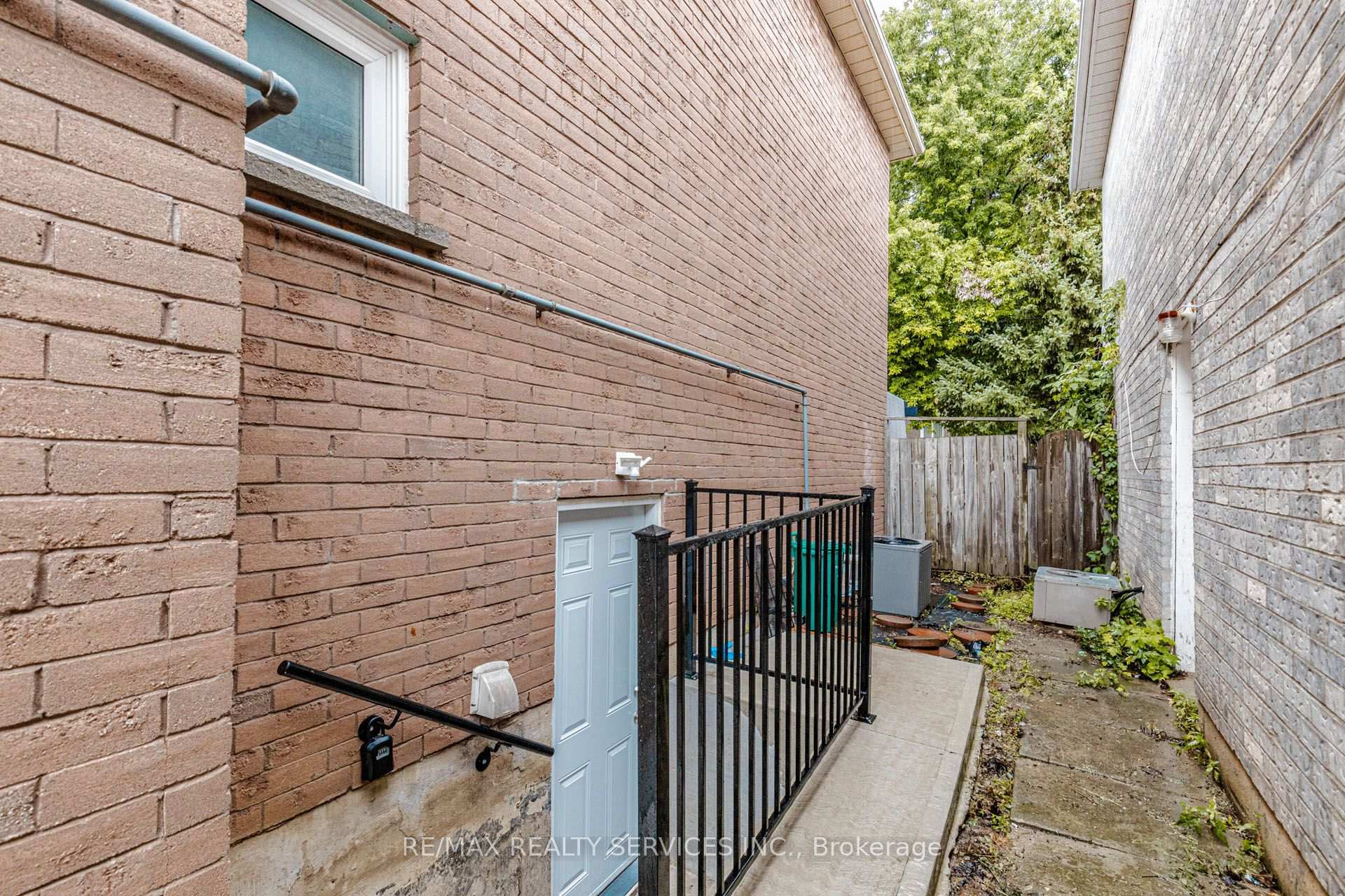Photo 35 of 20 Murdoch Drive, Brampton, Northwood Park — HOMEH