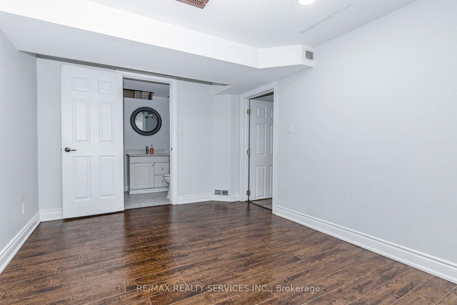 Photo 43 of 20 Murdoch Drive, Brampton, Northwood Park — HOMEH