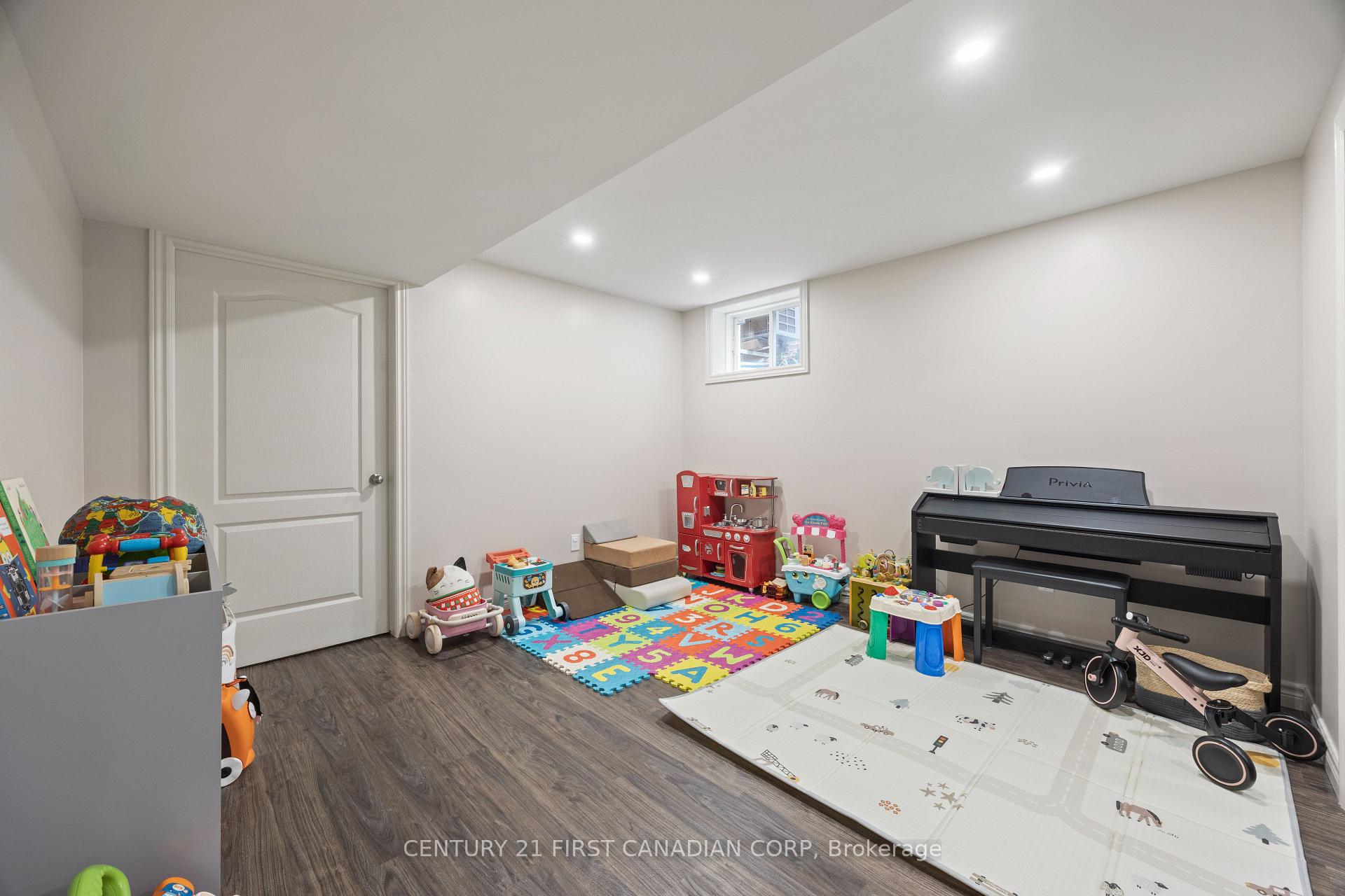 Photo 31 of 899 Bitterbush Crescent, London, North M — HOMEH