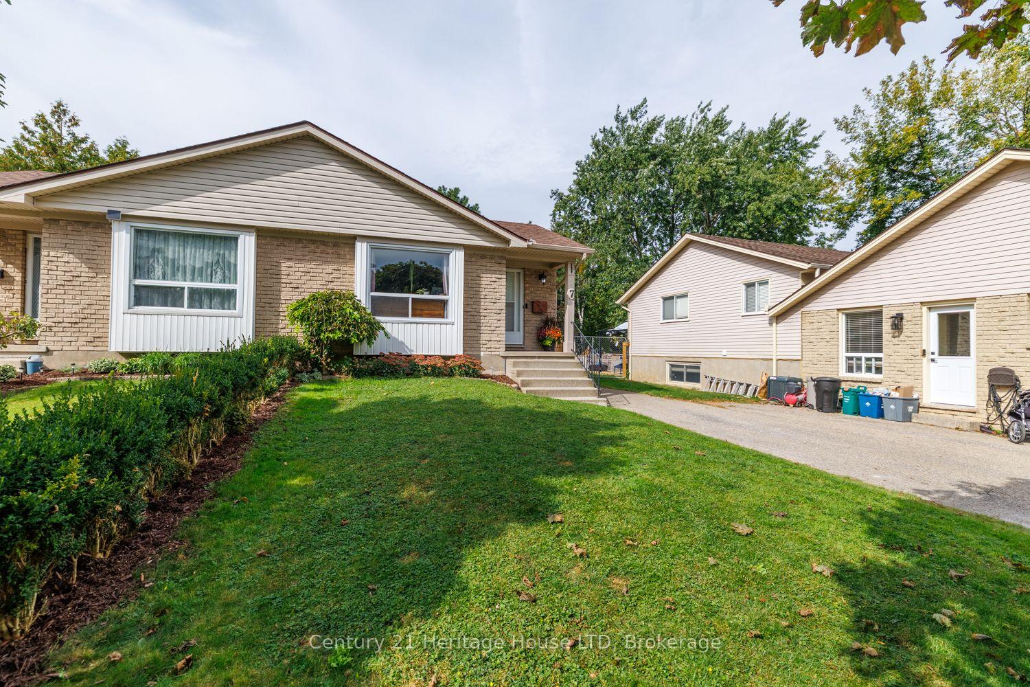 Photo 3 of 7 Mcnicholl Circle, St. Catharines, Fairview — HOMEH