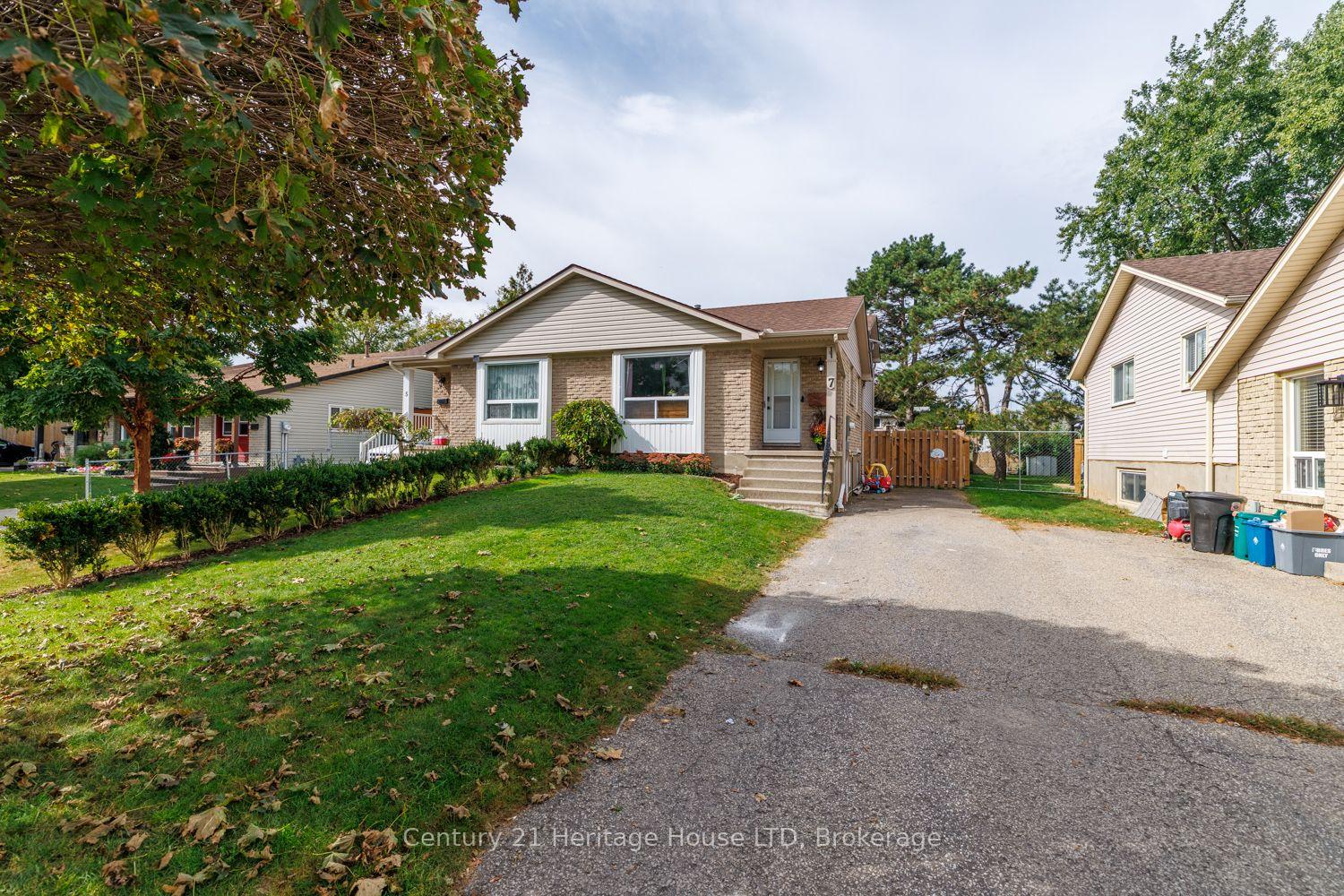 Photo 4 of 7 Mcnicholl Circle, St. Catharines, Fairview — HOMEH