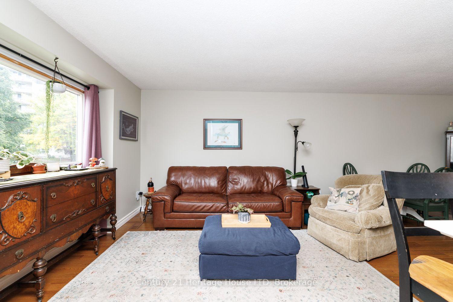 Photo 5 of 7 Mcnicholl Circle, St. Catharines, Fairview — HOMEH