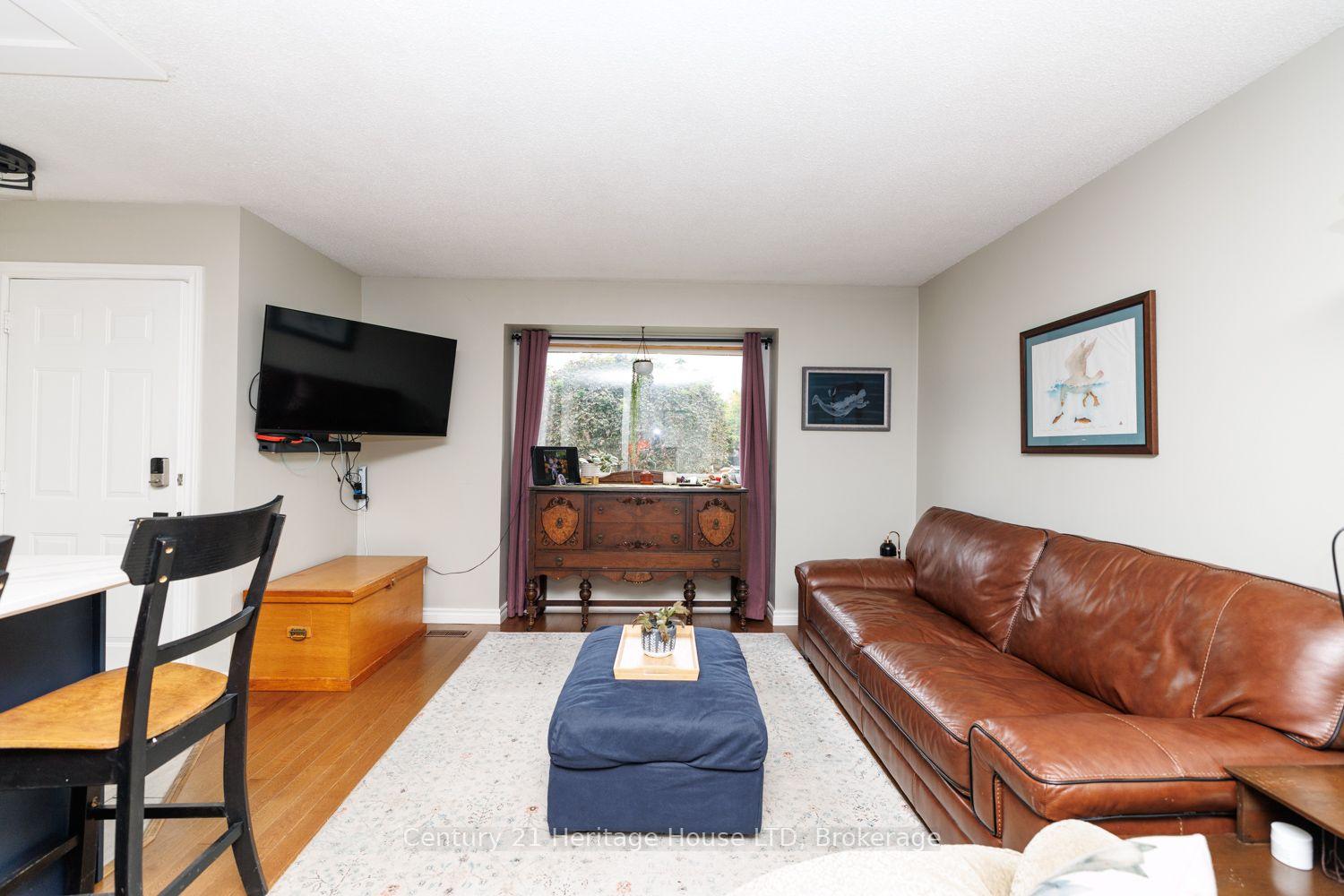 Photo 6 of 7 Mcnicholl Circle, St. Catharines, Fairview — HOMEH