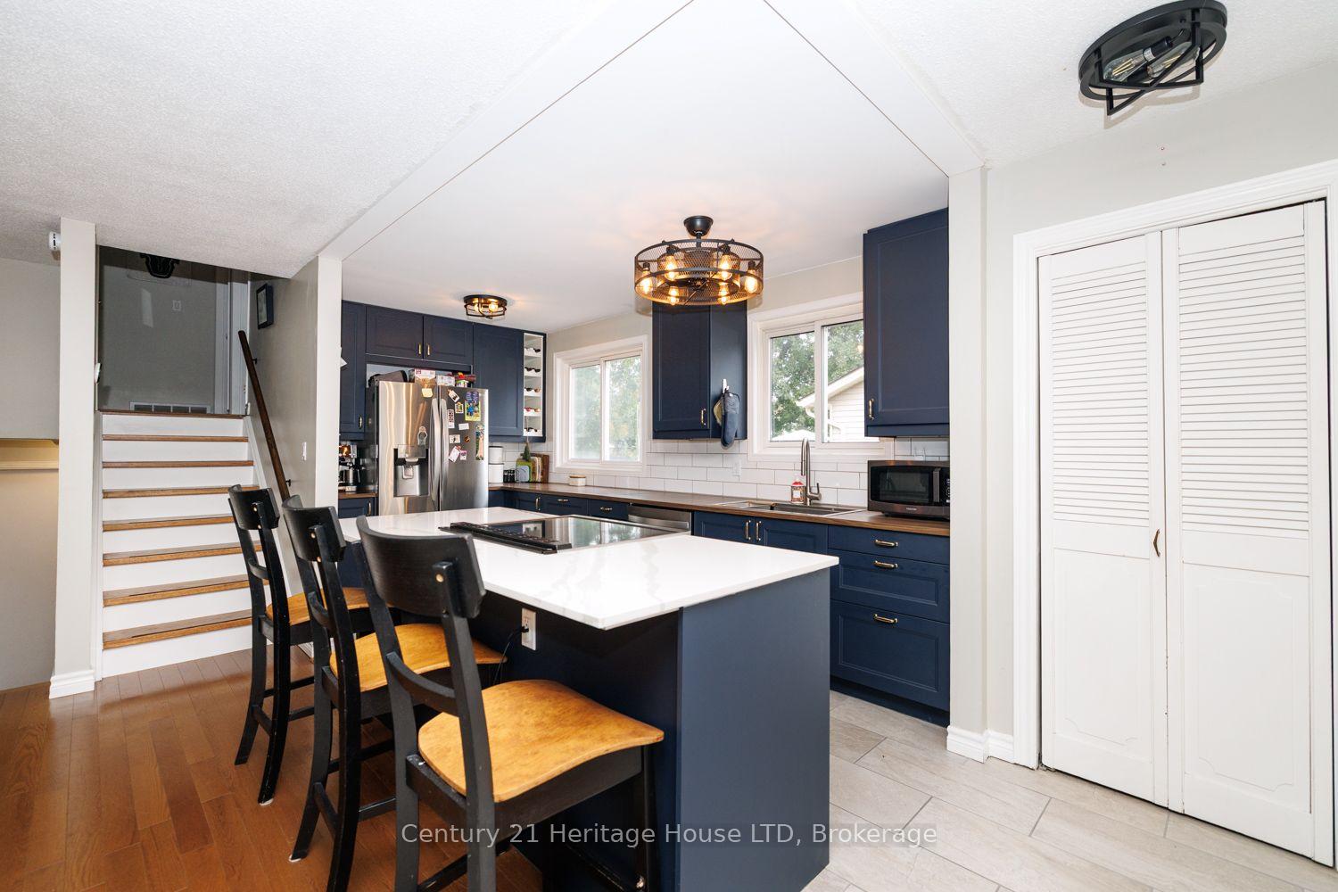 Photo 9 of 7 Mcnicholl Circle, St. Catharines, Fairview — HOMEH