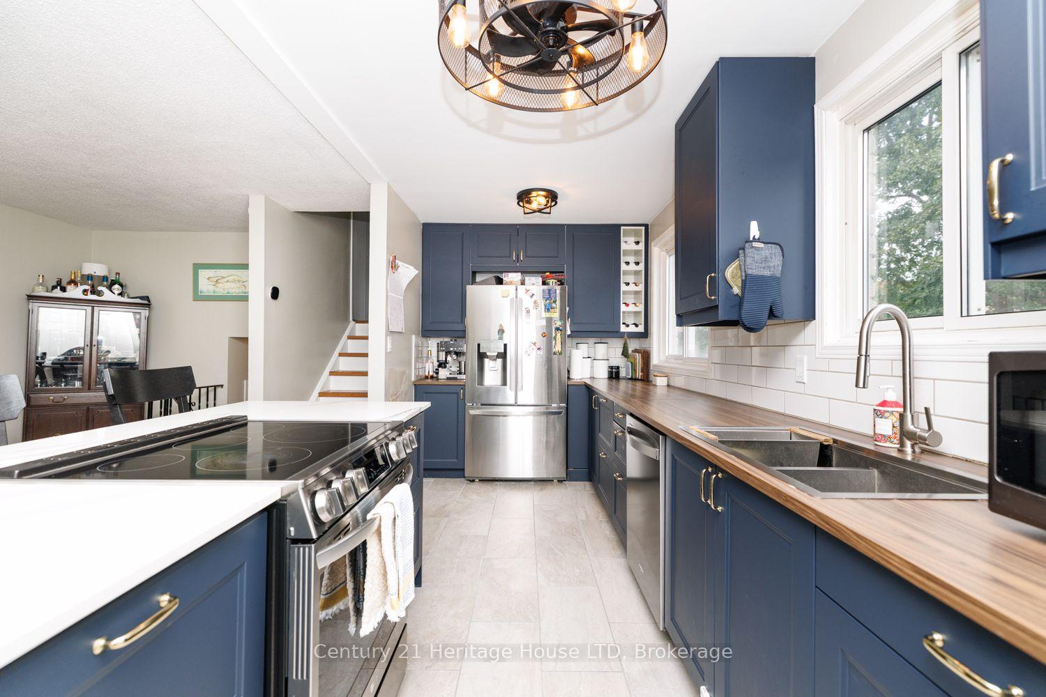 Photo 10 of 7 Mcnicholl Circle, St. Catharines, Fairview — HOMEH