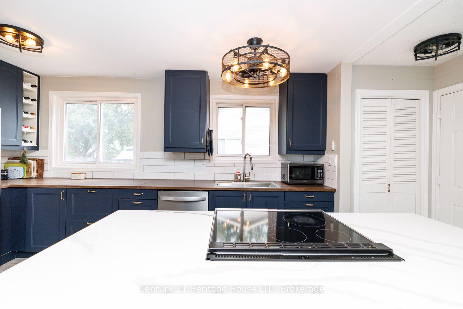 Photo 11 of 7 Mcnicholl Circle, St. Catharines, Fairview — HOMEH