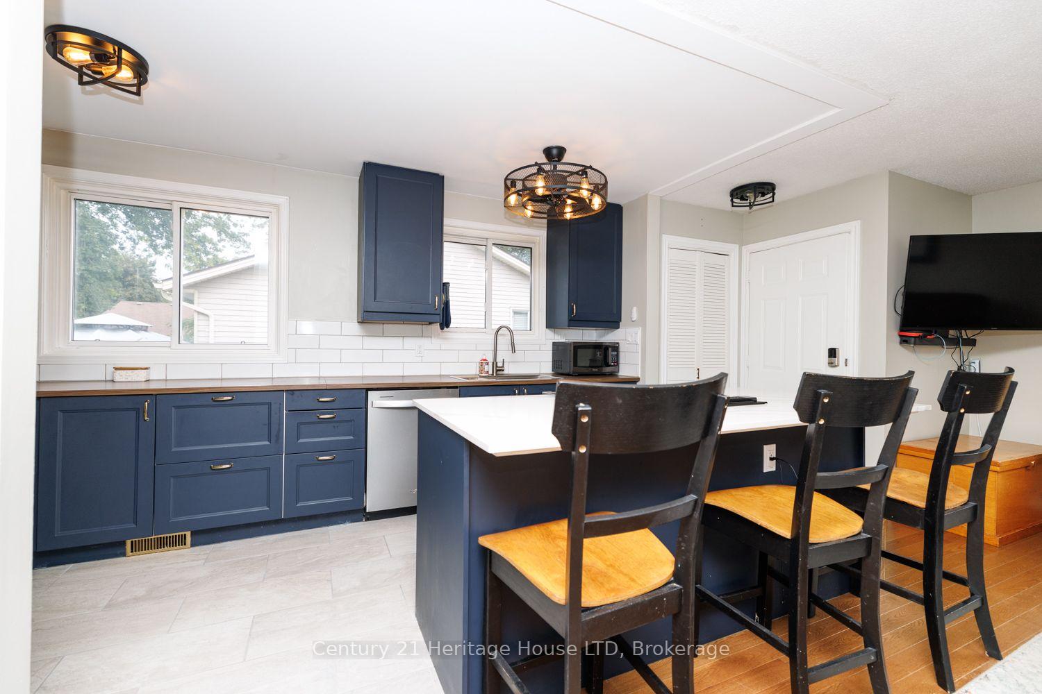 Photo 12 of 7 Mcnicholl Circle, St. Catharines, Fairview — HOMEH
