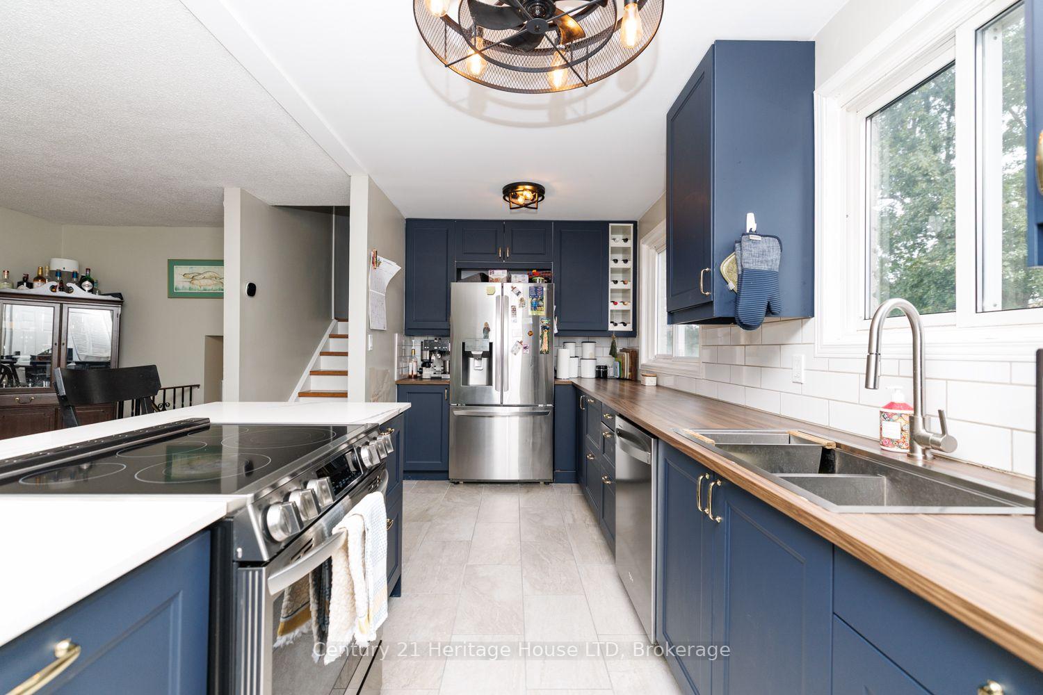 Photo 13 of 7 Mcnicholl Circle, St. Catharines, Fairview — HOMEH