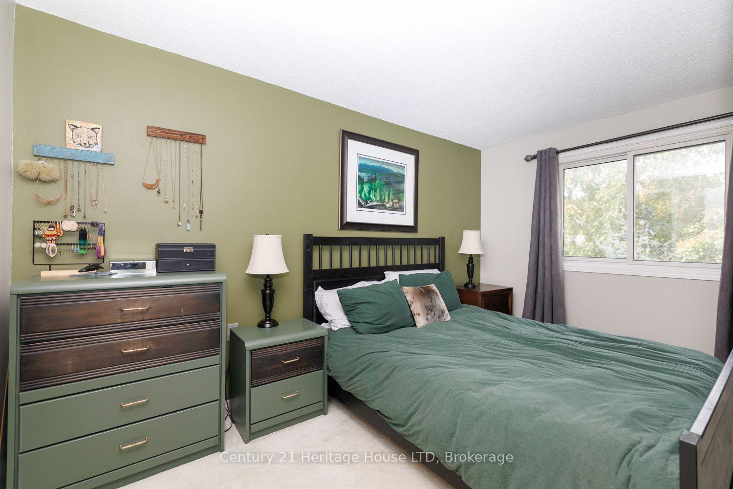 Photo 15 of 7 Mcnicholl Circle, St. Catharines, Fairview — HOMEH