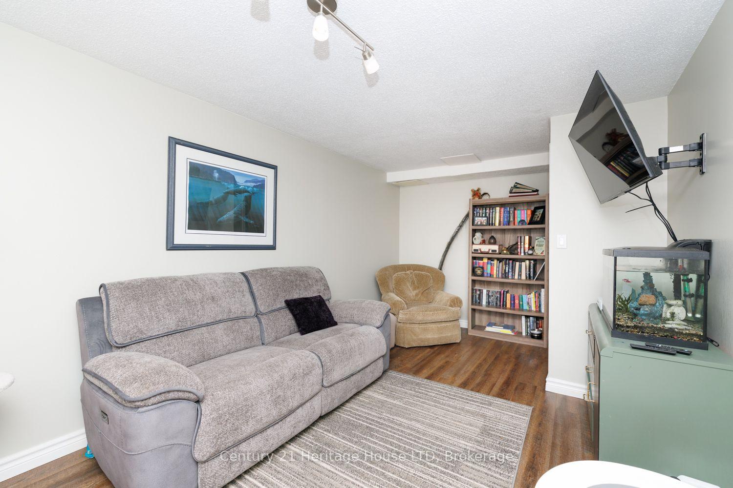Photo 22 of 7 Mcnicholl Circle, St. Catharines, Fairview — HOMEH