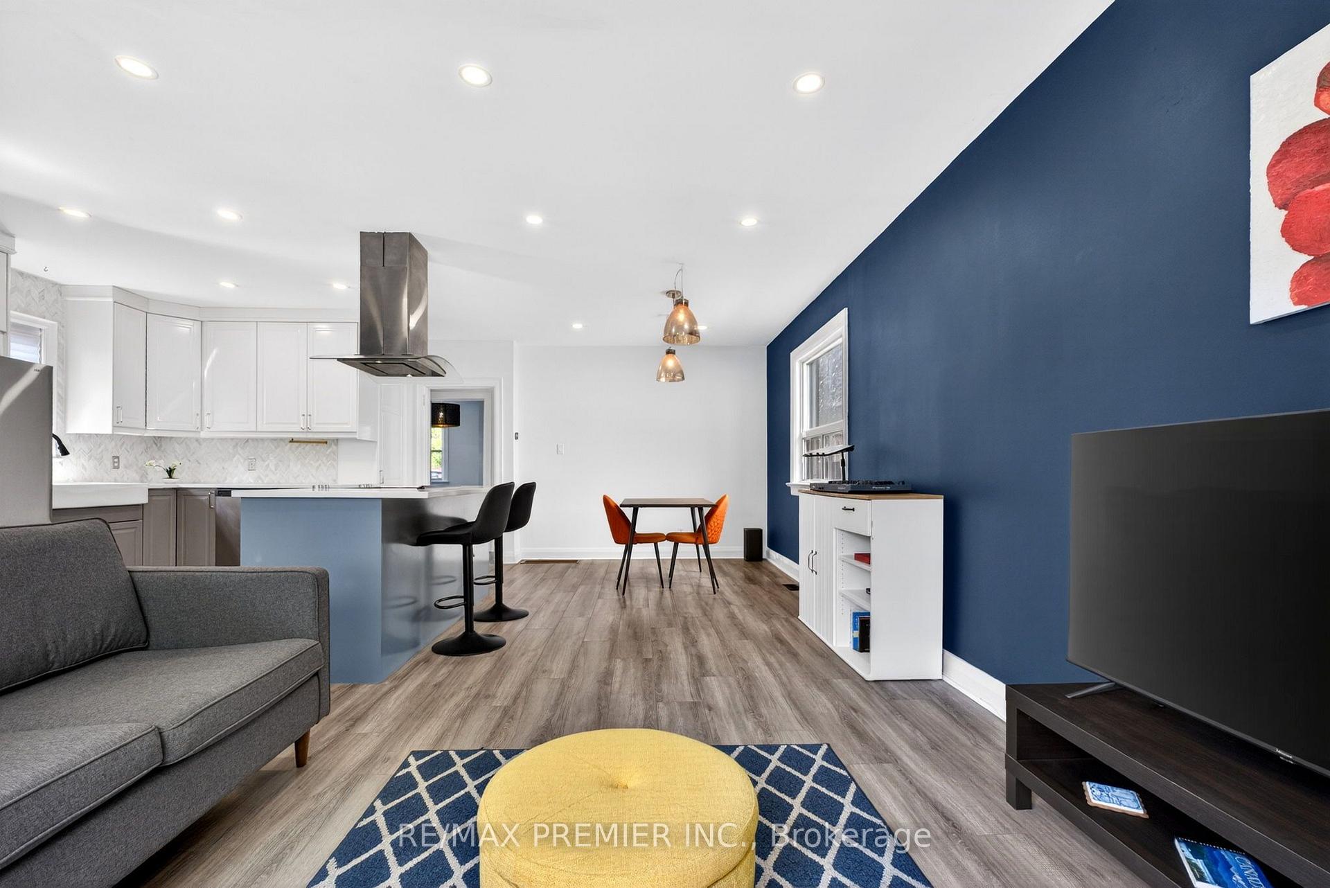 Photo 6 of 154 Fifth Street, Etobicoke, New Toronto — HOMEH