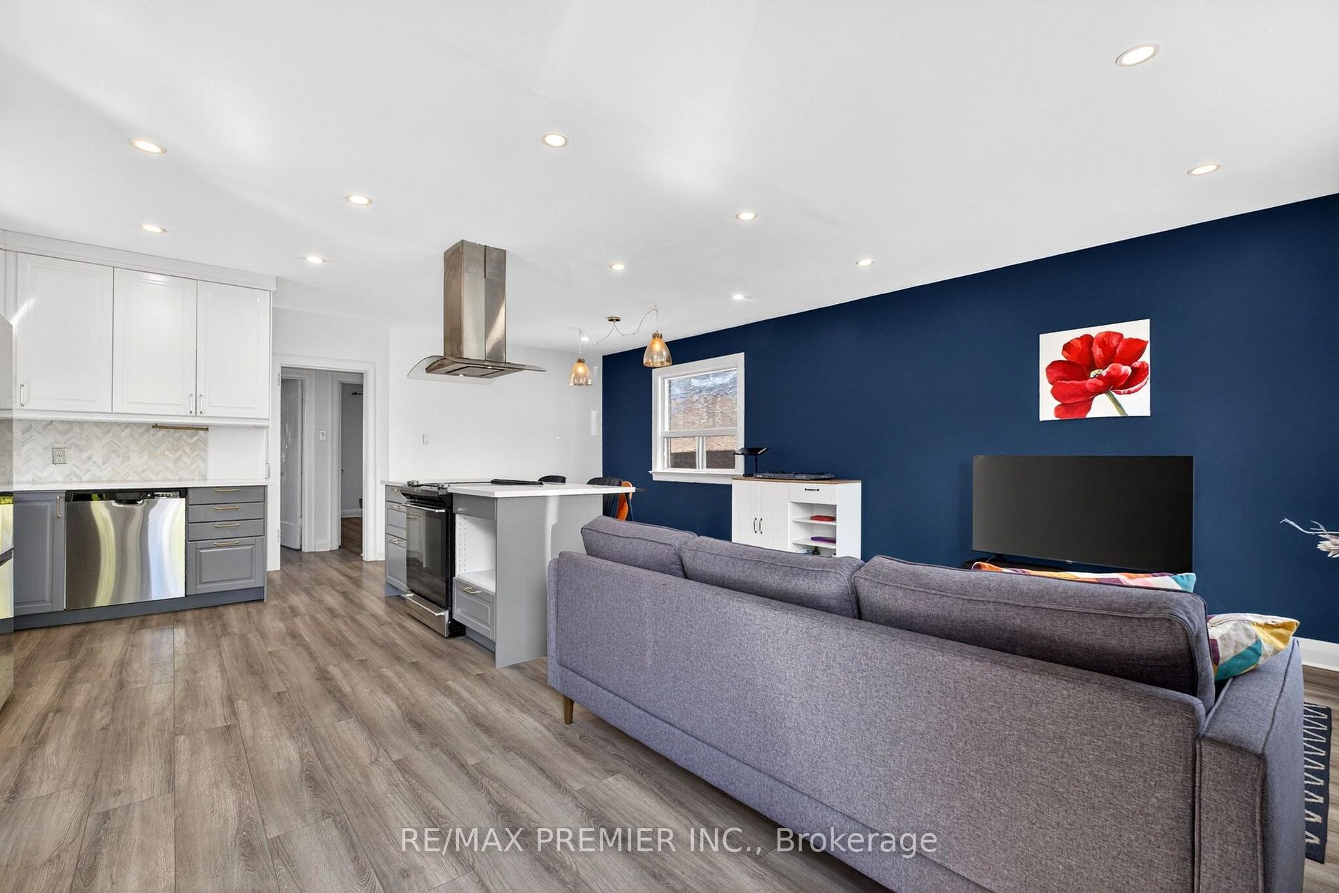 Photo 7 of 154 Fifth Street, Etobicoke, New Toronto — HOMEH