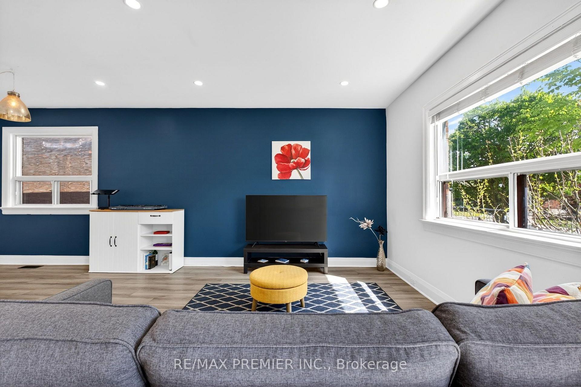 Photo 8 of 154 Fifth Street, Etobicoke, New Toronto — HOMEH