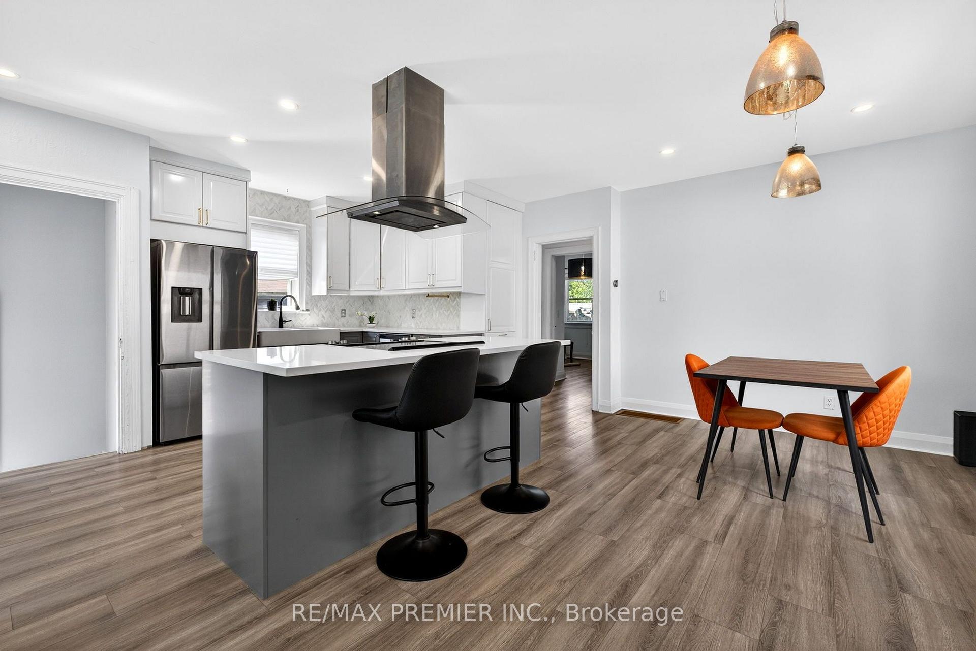 Photo 9 of 154 Fifth Street, Etobicoke, New Toronto — HOMEH