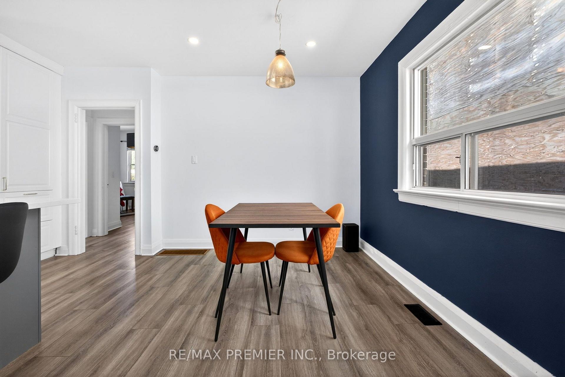 Photo 10 of 154 Fifth Street, Etobicoke, New Toronto — HOMEH