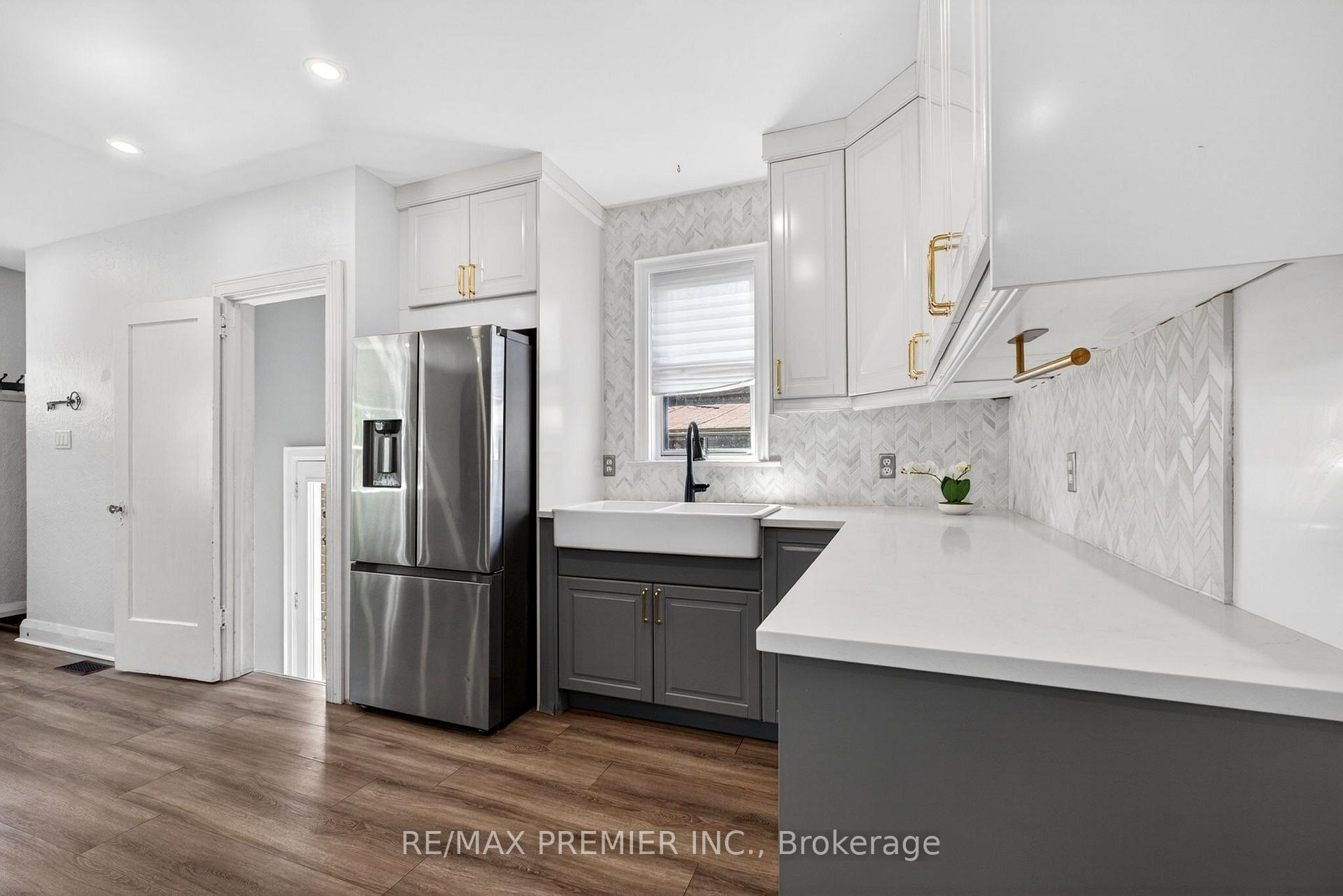 Photo 13 of 154 Fifth Street, Etobicoke, New Toronto — HOMEH