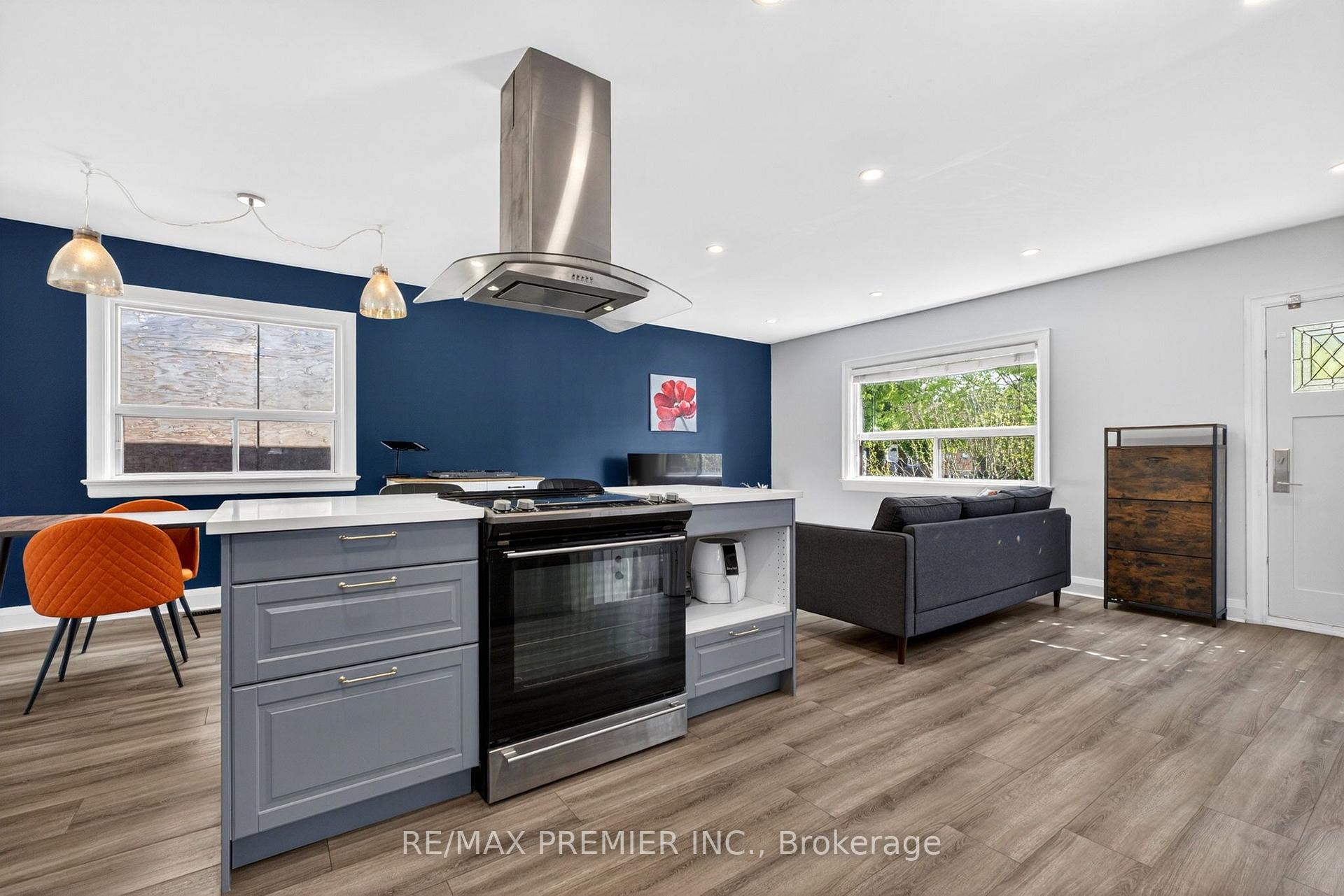Photo 14 of 154 Fifth Street, Etobicoke, New Toronto — HOMEH