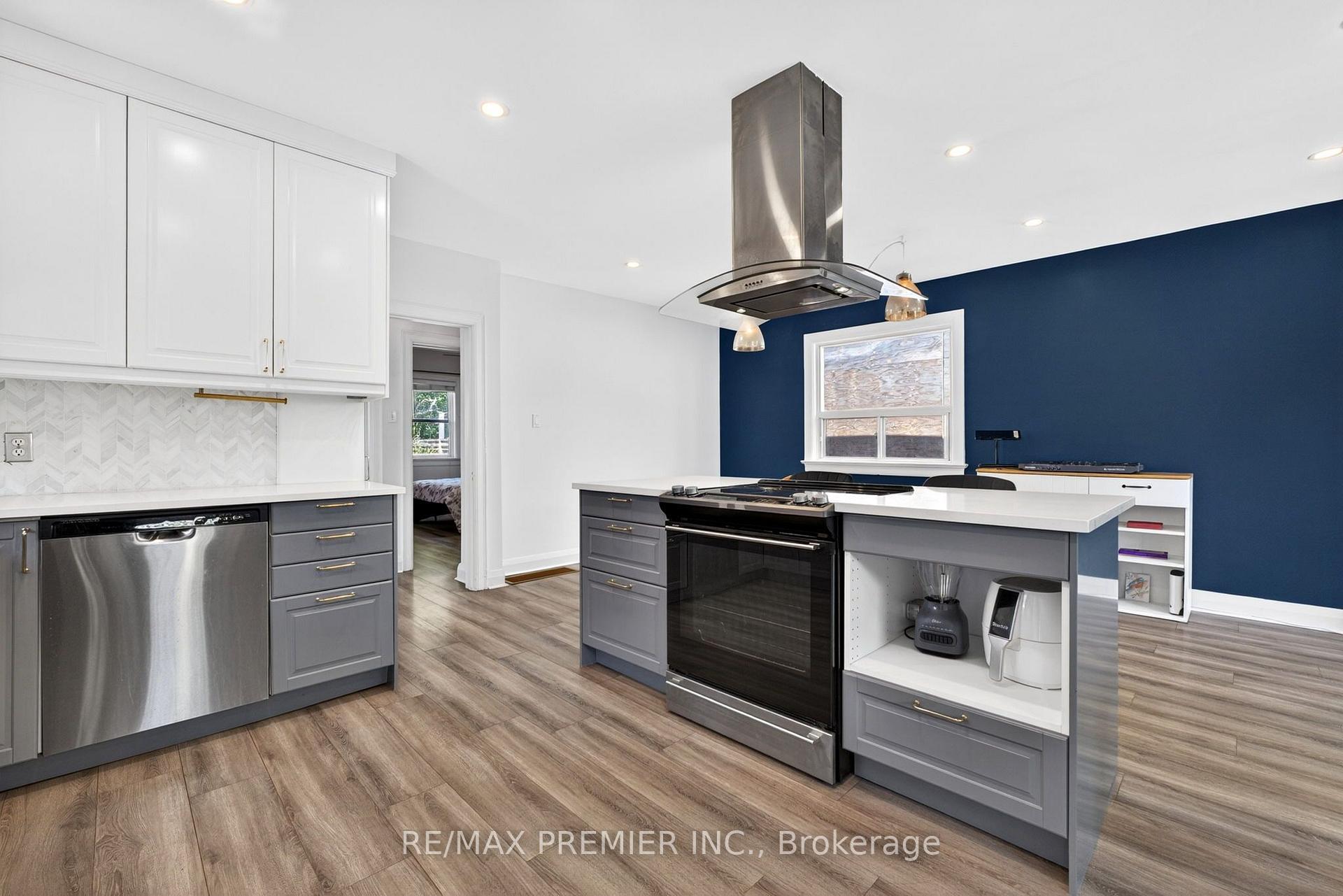 Photo 16 of 154 Fifth Street, Etobicoke, New Toronto — HOMEH