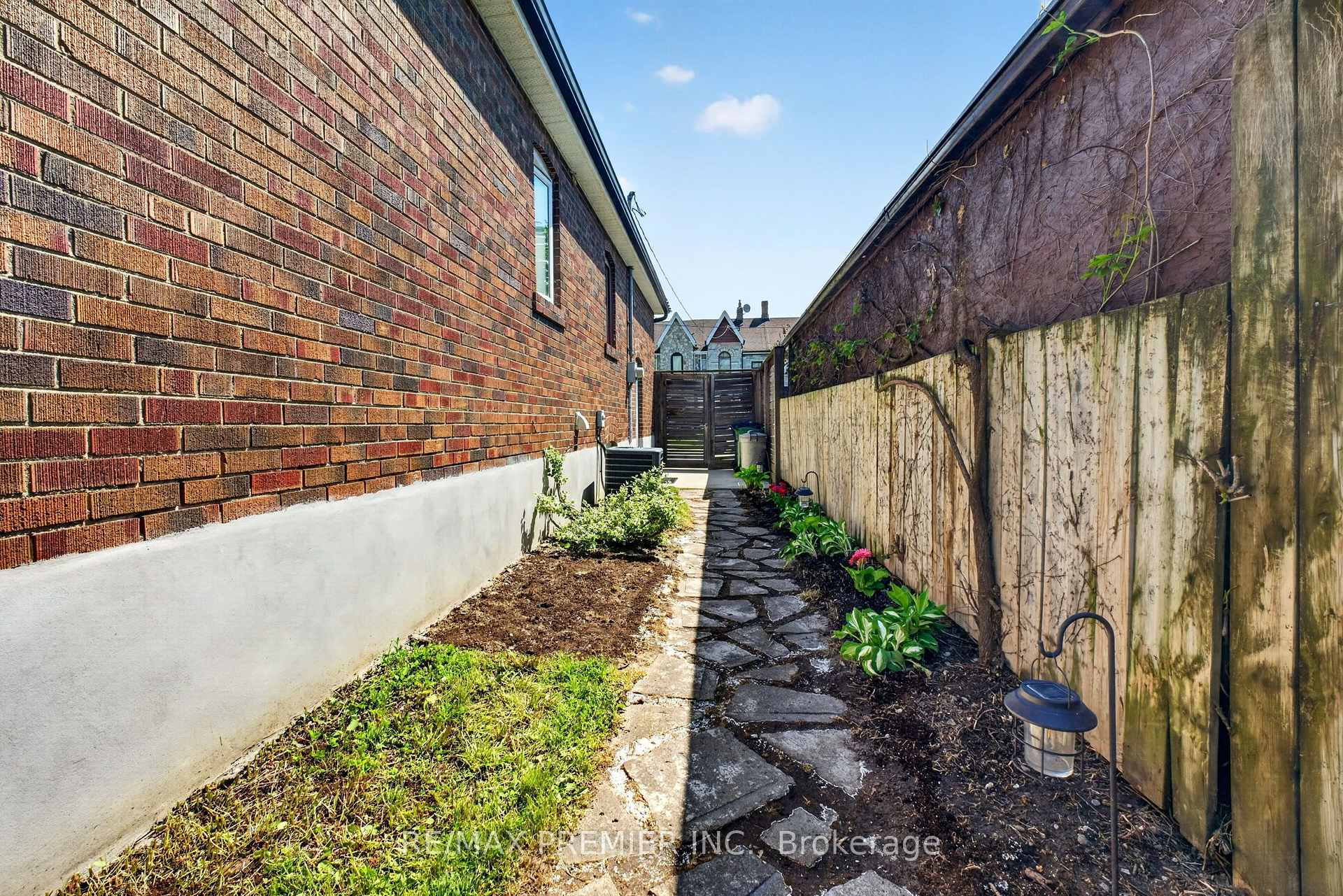 Photo 35 of 154 Fifth Street, Etobicoke, New Toronto — HOMEH