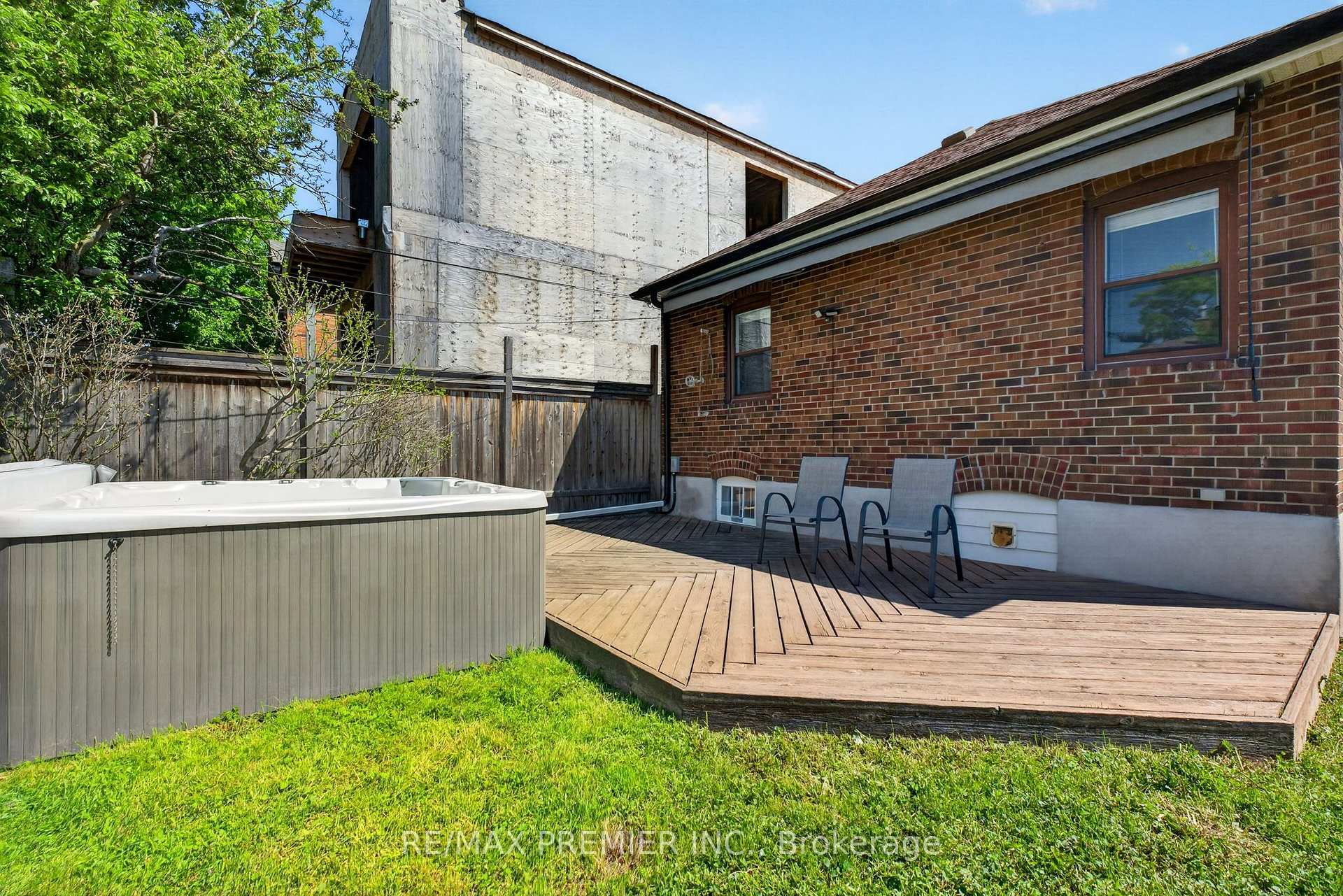 Photo 39 of 154 Fifth Street, Etobicoke, New Toronto — HOMEH