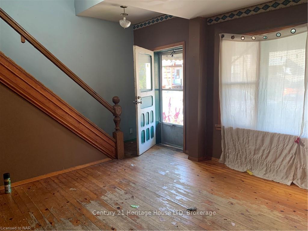 Photo 4 of 4624 Jepson Street, Niagara Falls, Downtown — HOMEH