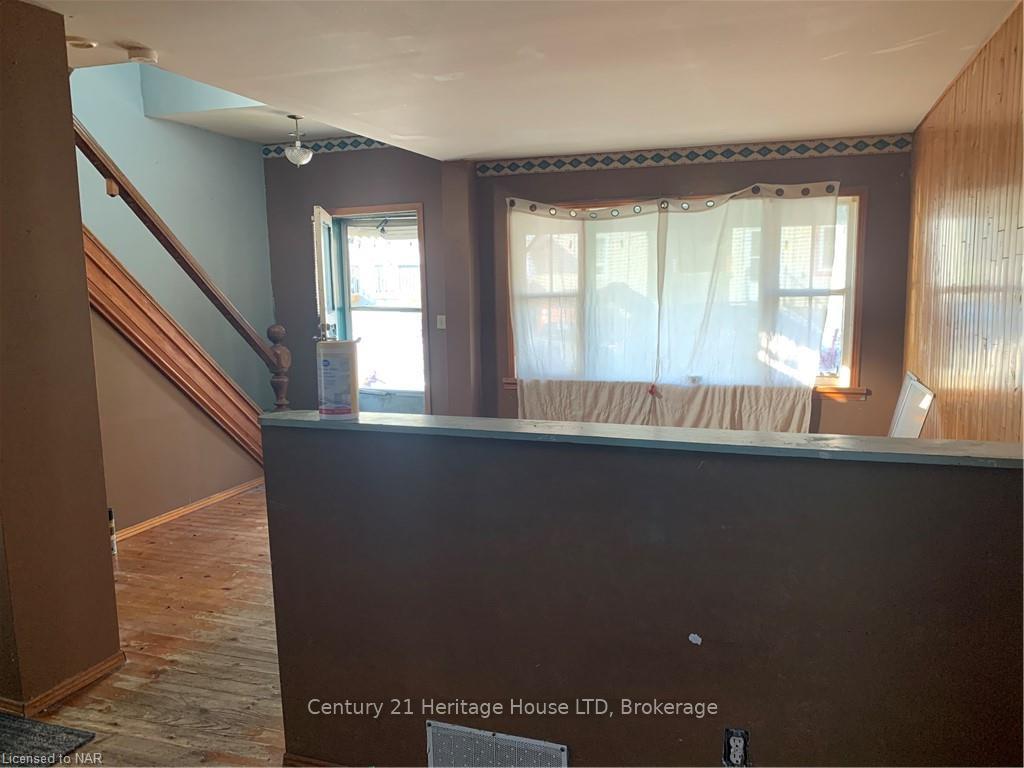 Photo 5 of 4624 Jepson Street, Niagara Falls, Downtown — HOMEH