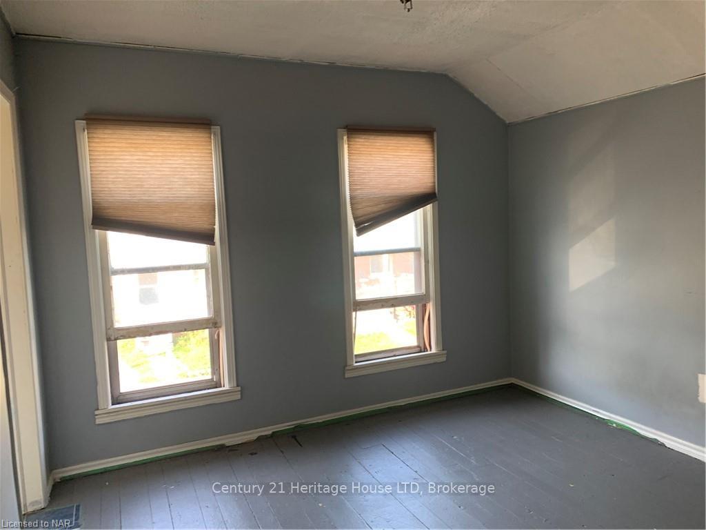 Photo 7 of 4624 Jepson Street, Niagara Falls, Downtown — HOMEH
