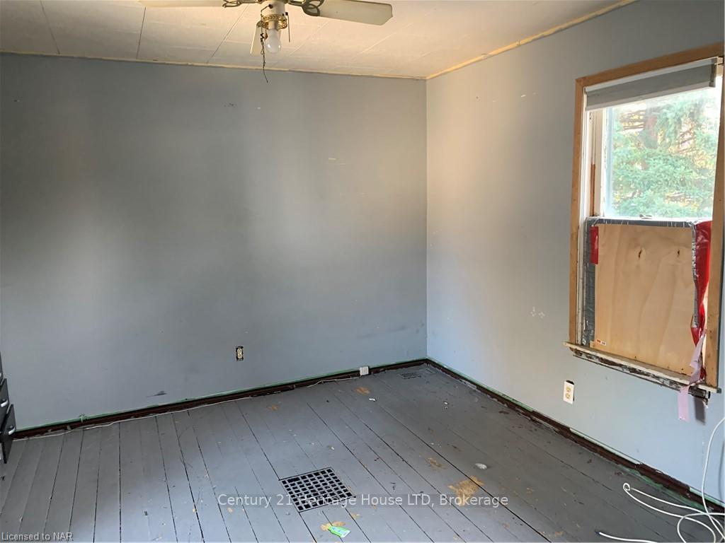 Photo 12 of 4624 Jepson Street, Niagara Falls, Downtown — HOMEH