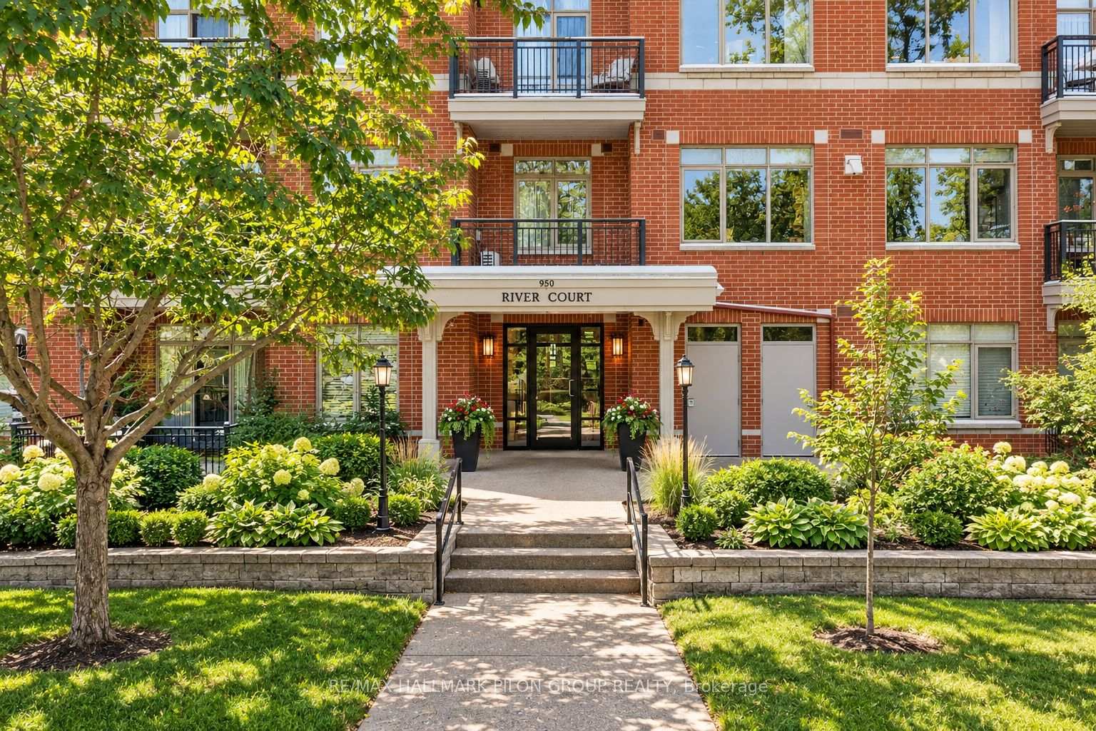 Photo of Unit 109, 950 Marguerite Avenue