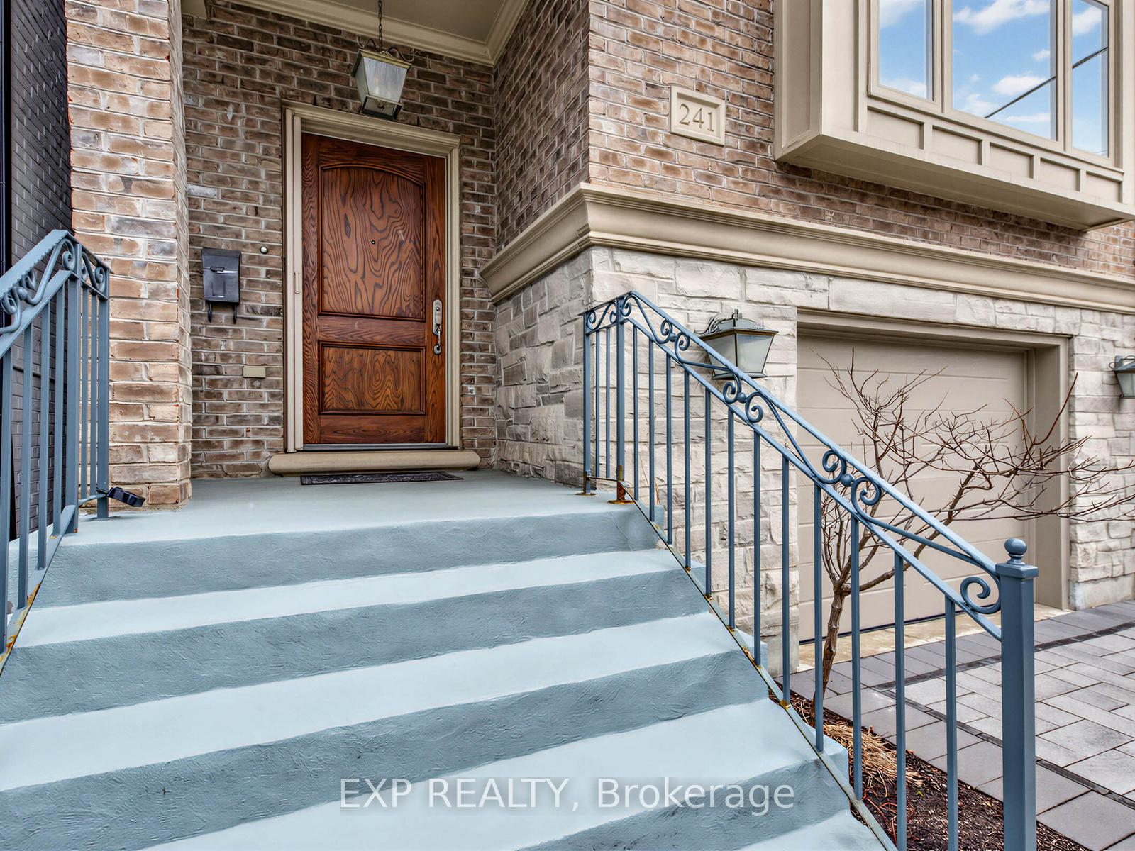 Photo 2 of 241 Poplar Plains Road, Toronto, Casa Loma — HOMEH