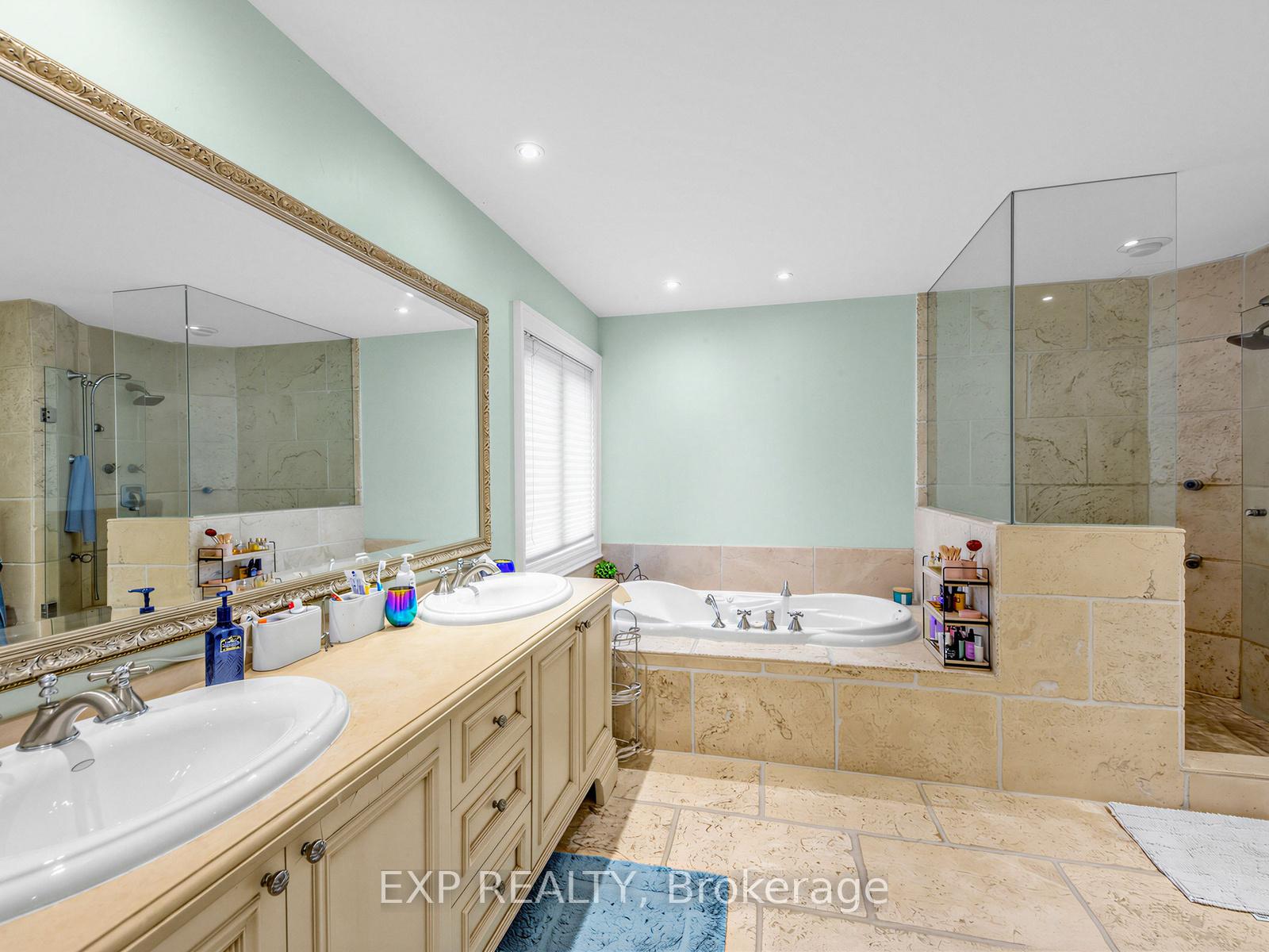 Photo 20 of 241 Poplar Plains Road, Toronto, Casa Loma — HOMEH