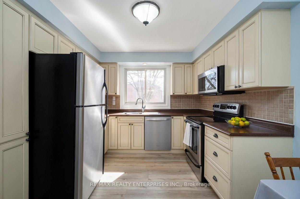 Photo 3 of Unit 7, 121 Morgan Avenue, Kitchener, Chicopee/Freeport — HOMEH